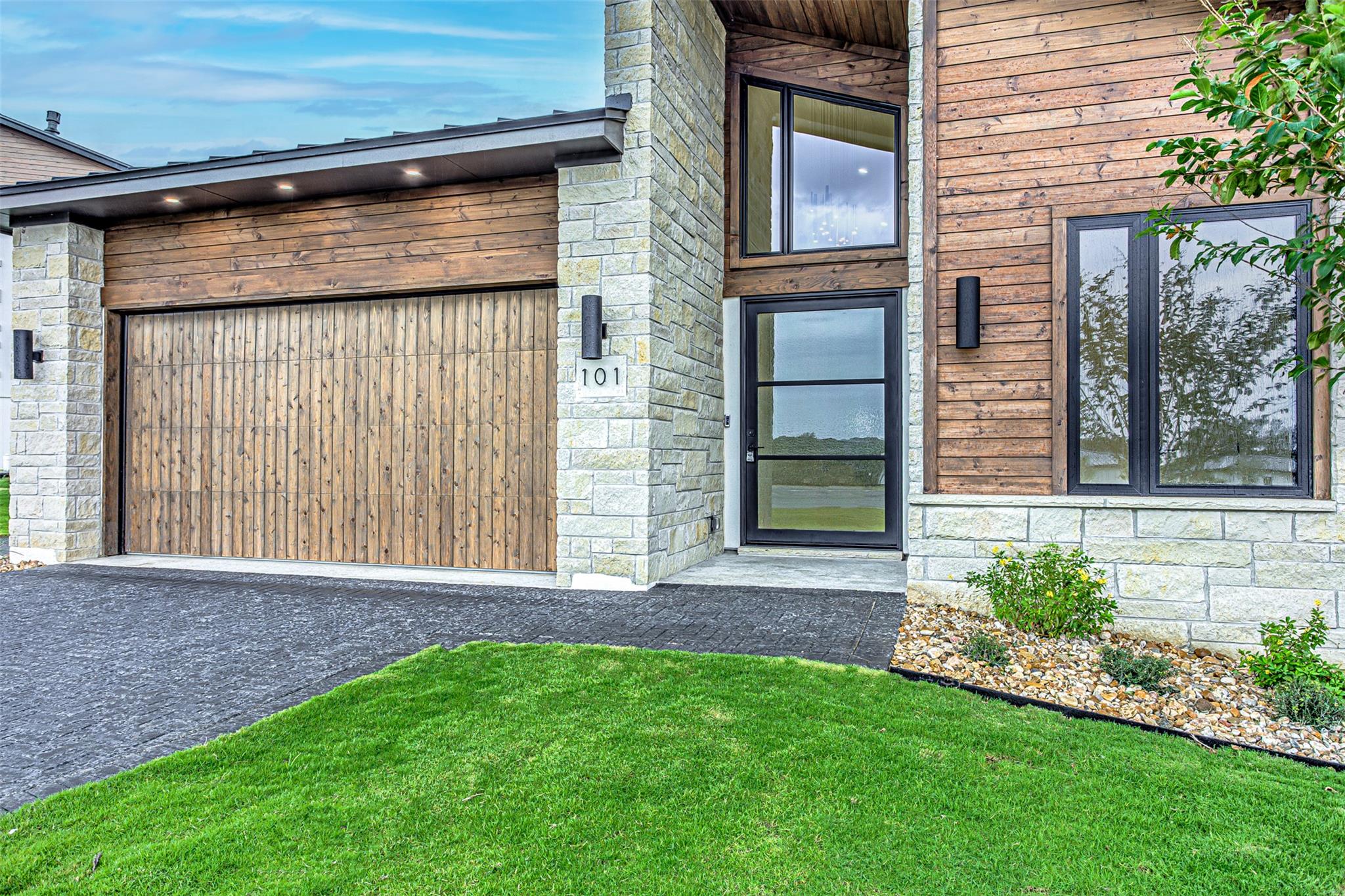 101 Manciano Dr, Horseshoe Bay, TX 78657