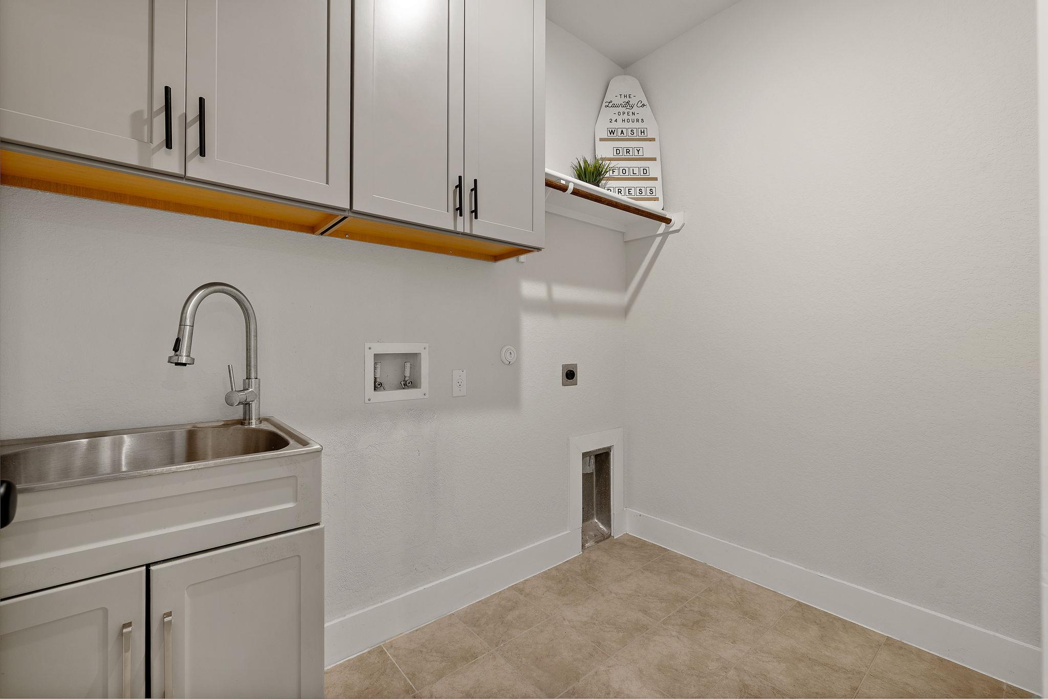 113 Lyrebird Ln, Hutto, TX 78634