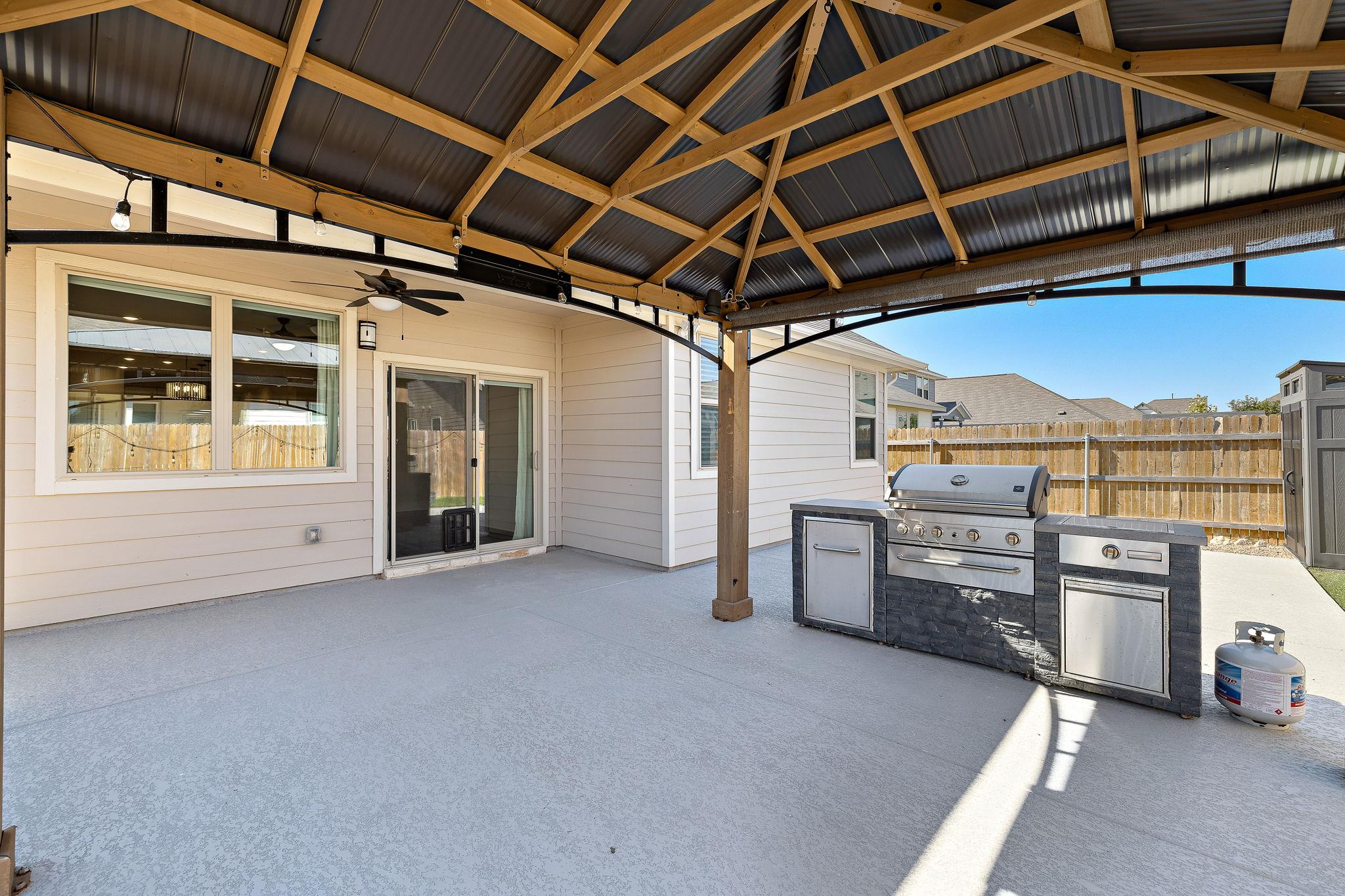 113 Lyrebird Ln, Hutto, TX 78634