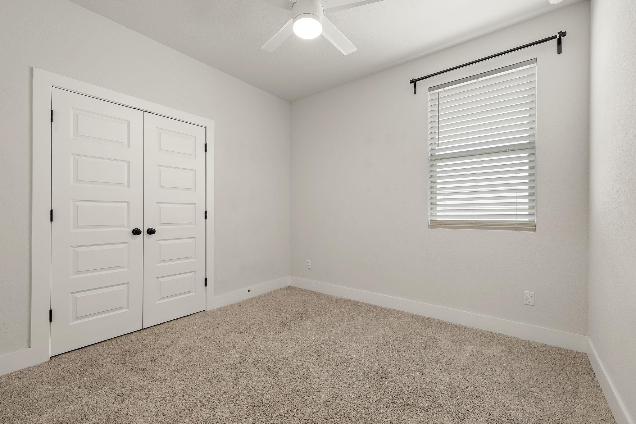 113 Lyrebird Ln, Hutto, TX 78634