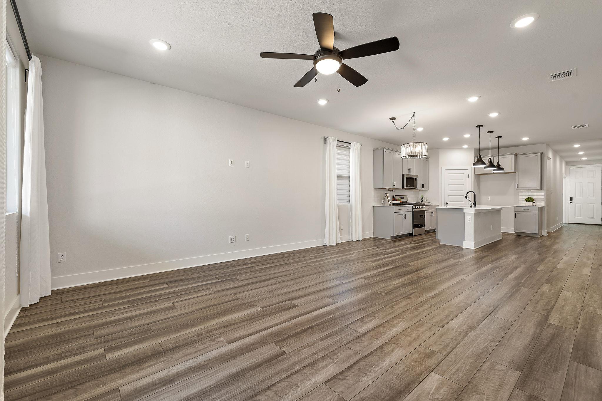 113 Lyrebird Ln, Hutto, TX 78634