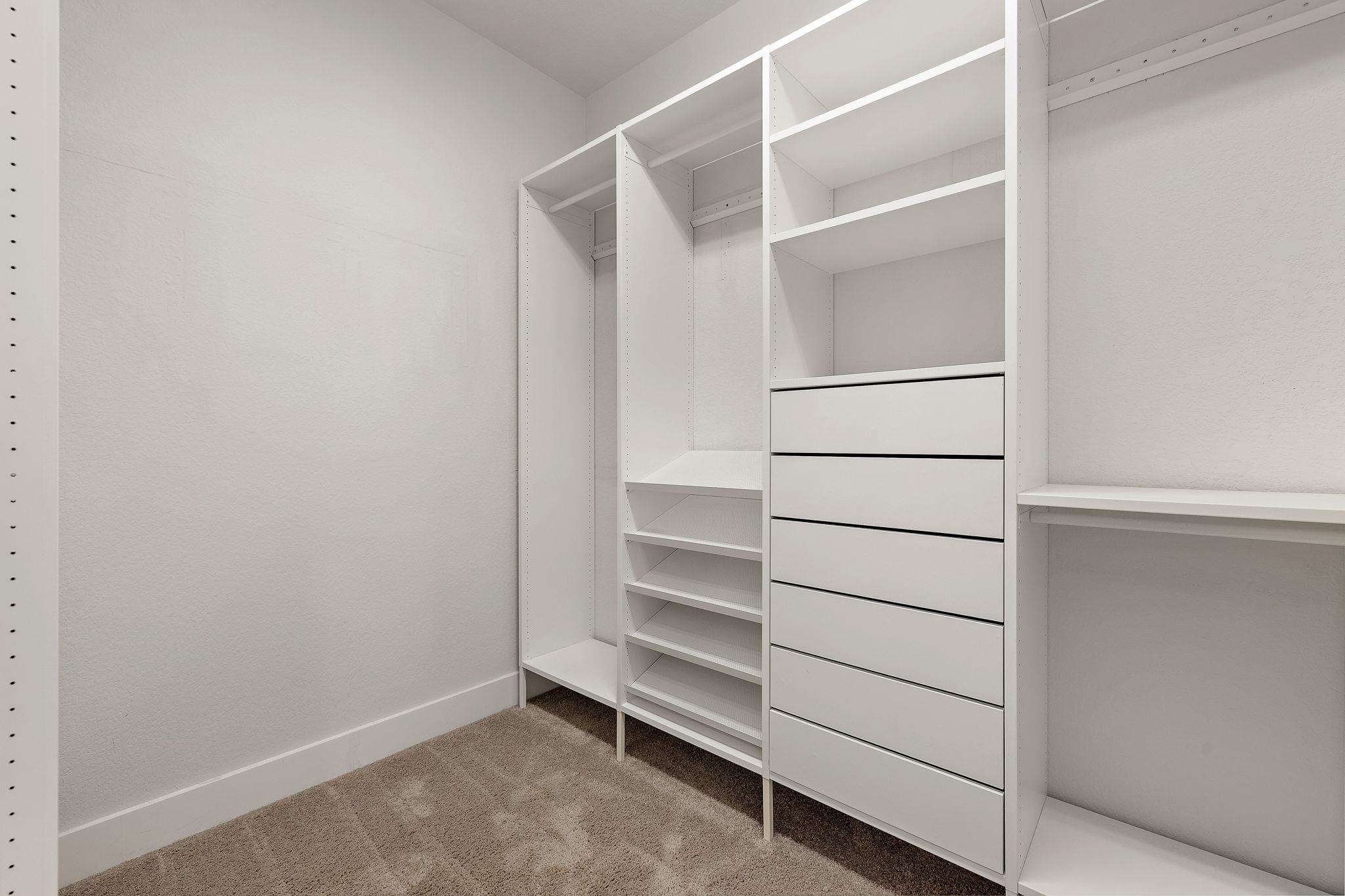 113 Lyrebird Ln, Hutto, TX 78634