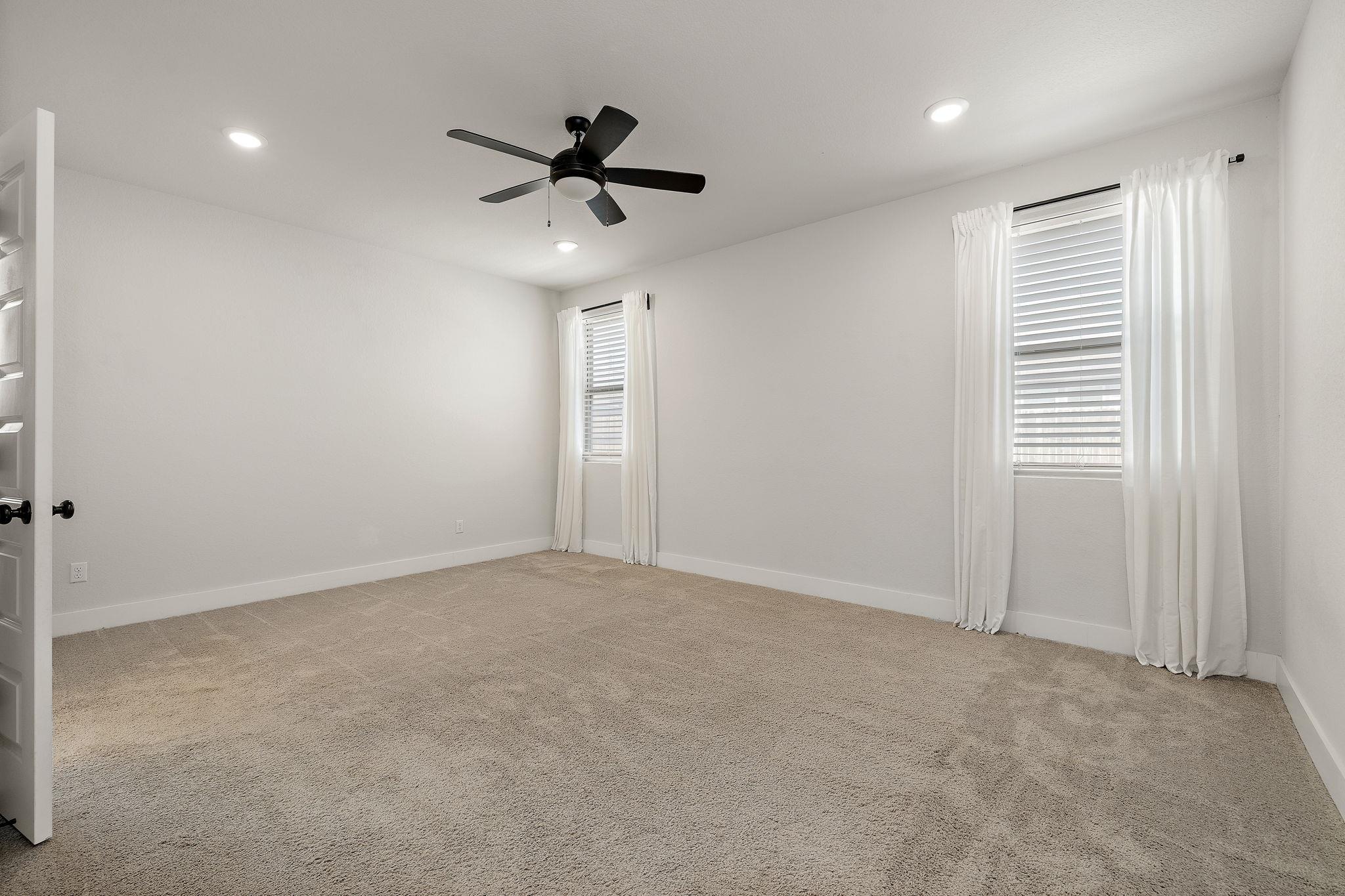 113 Lyrebird Ln, Hutto, TX 78634