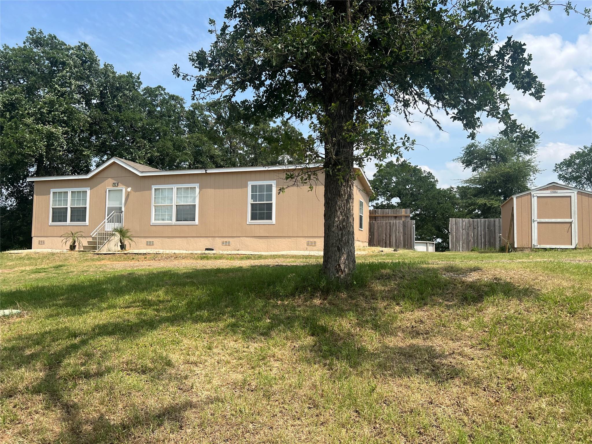 702 Paint Creek Rd, McDade, TX 78650