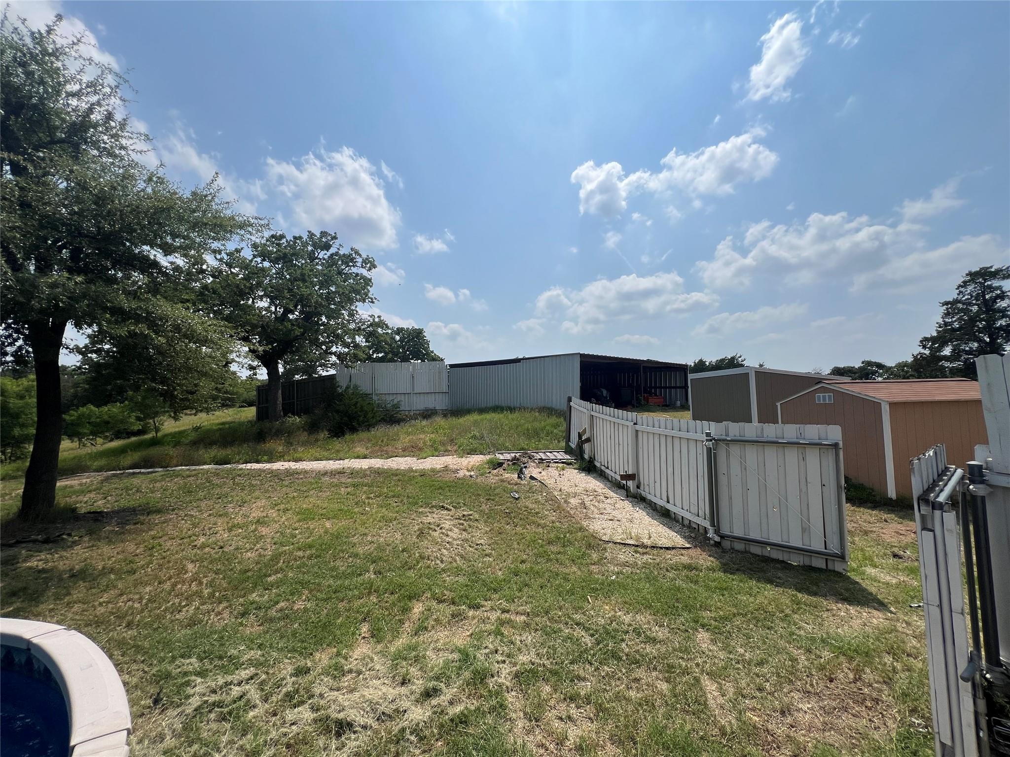 702 Paint Creek Rd, McDade, TX 78650