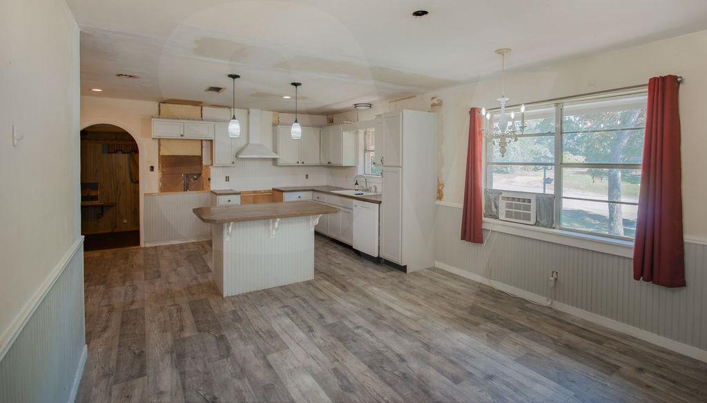 403 4th Ave, Smithville, TX 78957