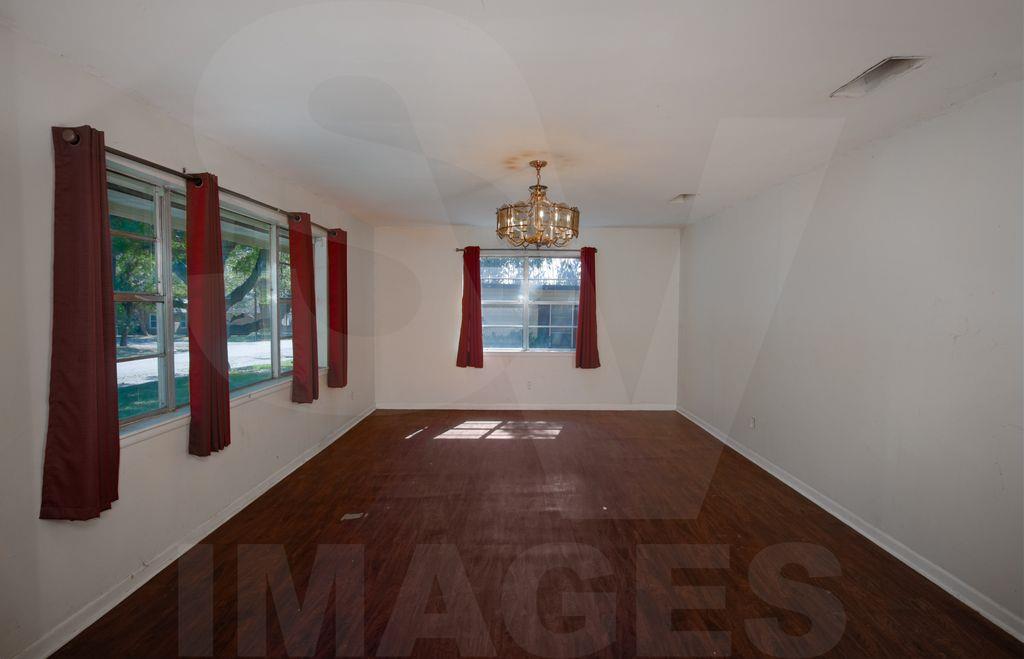 403 4th Ave, Smithville, TX 78957