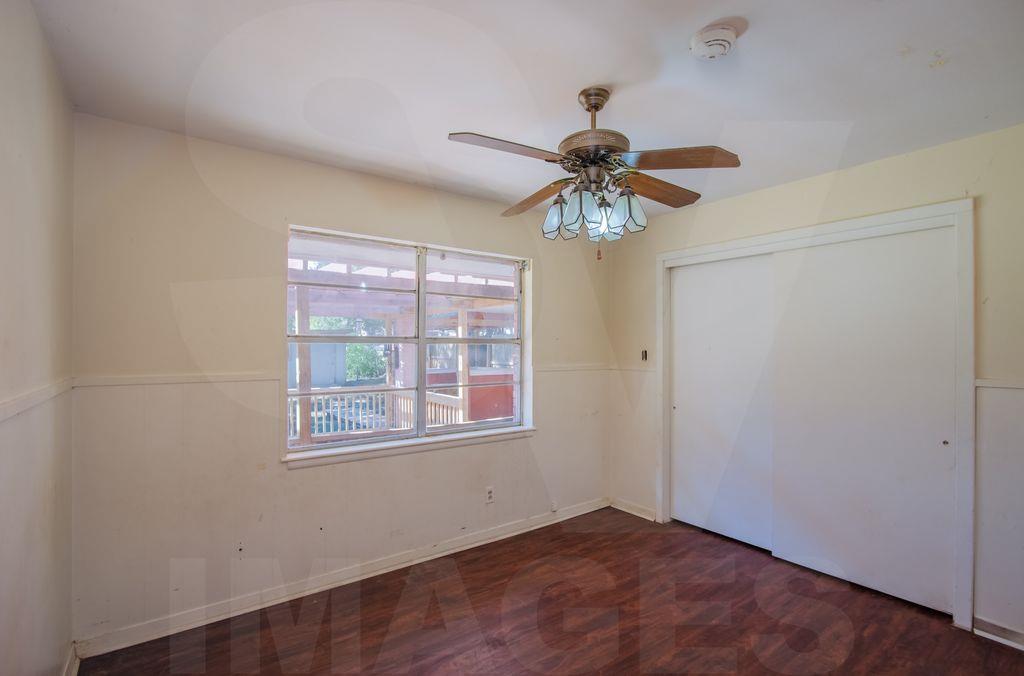 403 4th Ave, Smithville, TX 78957