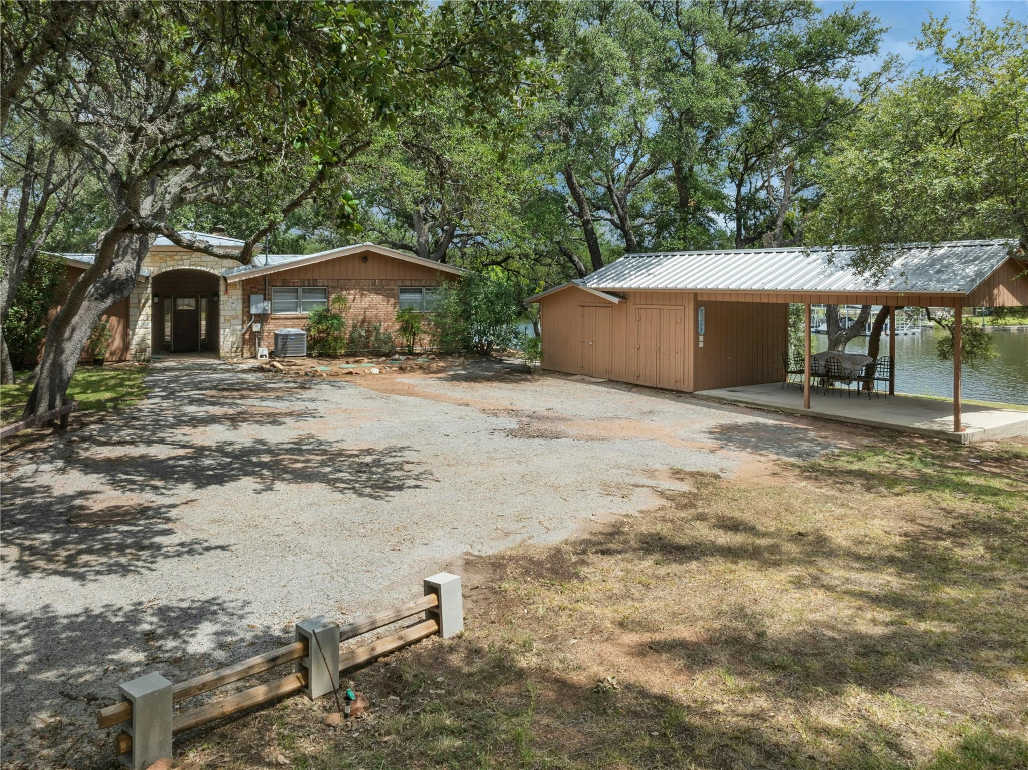 110 Island Lodges Ln, Buchanan Dam, TX 78609
