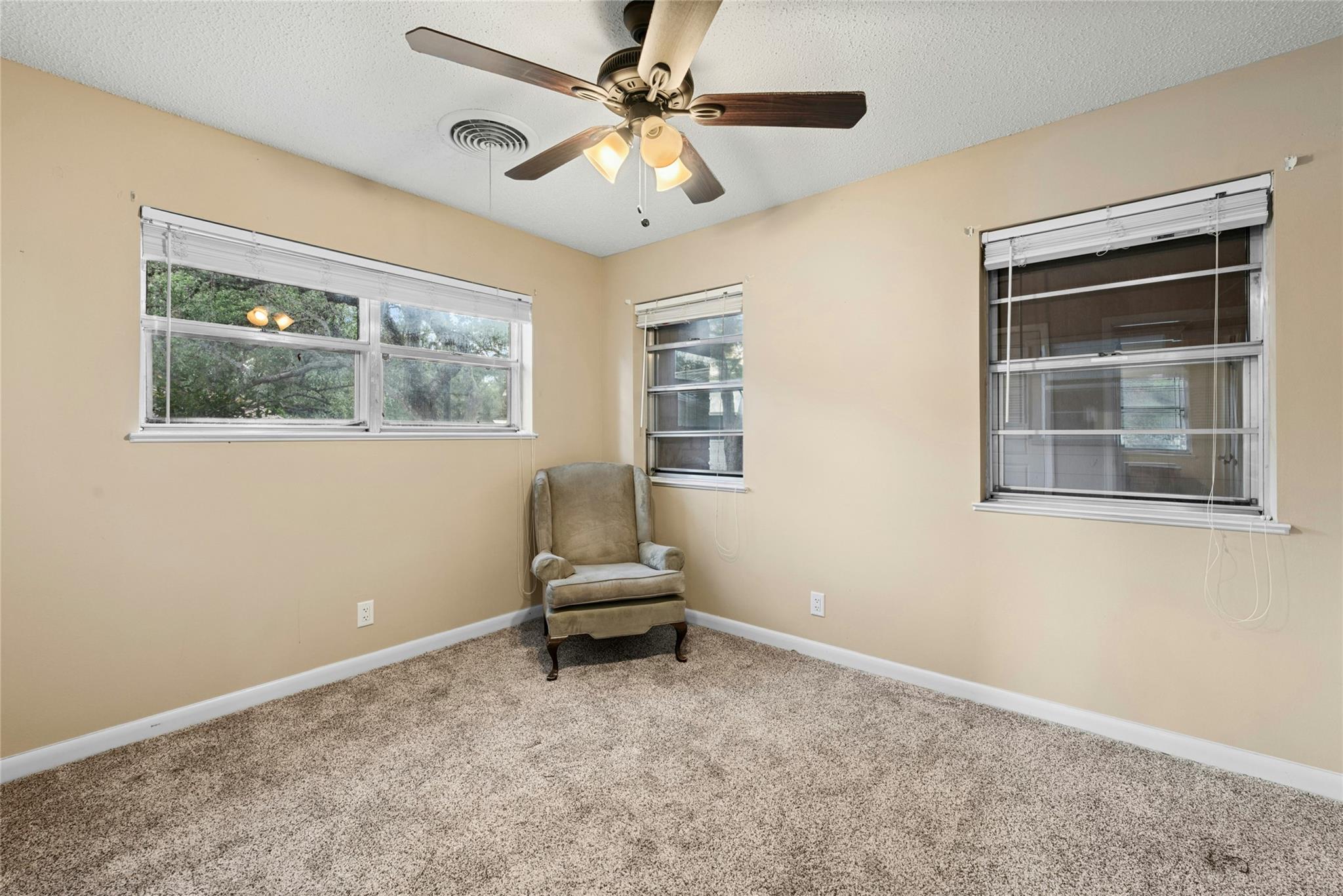 110 Island Lodges Ln, Buchanan Dam, TX 78609