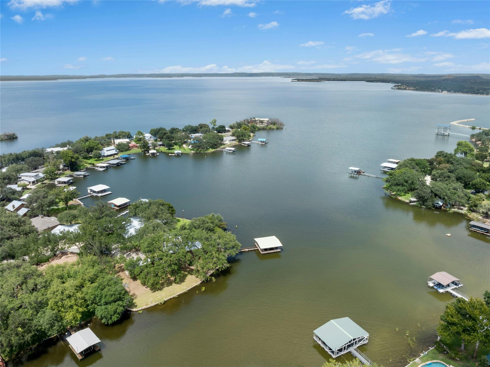 110 Island Lodges Ln, Buchanan Dam, TX 78609
