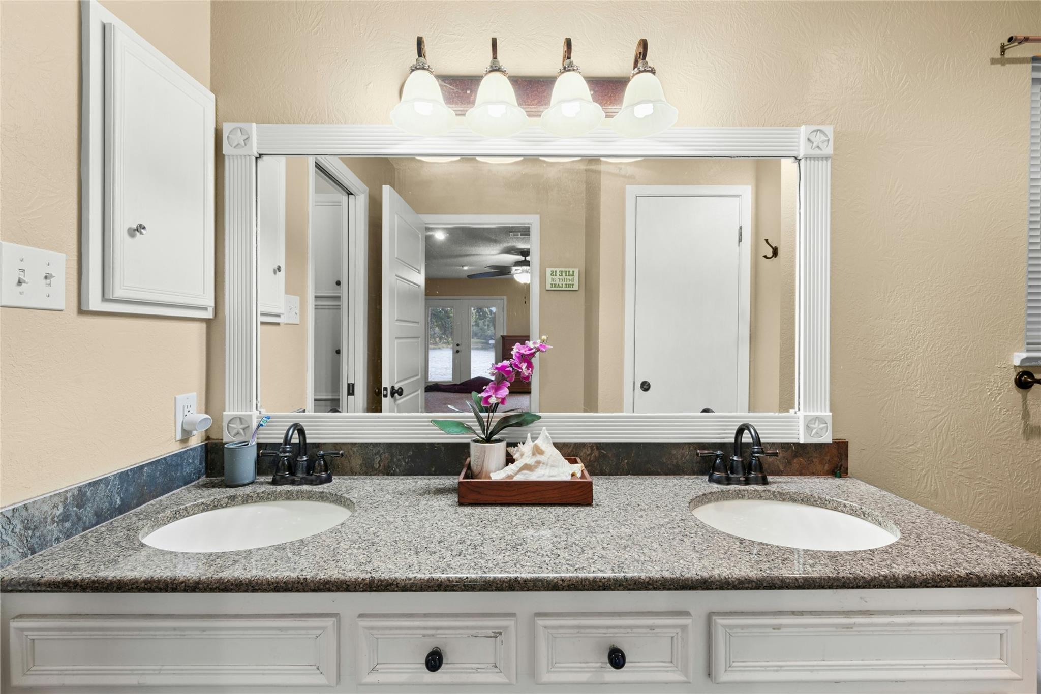 110 Island Lodges Ln, Buchanan Dam, TX 78609