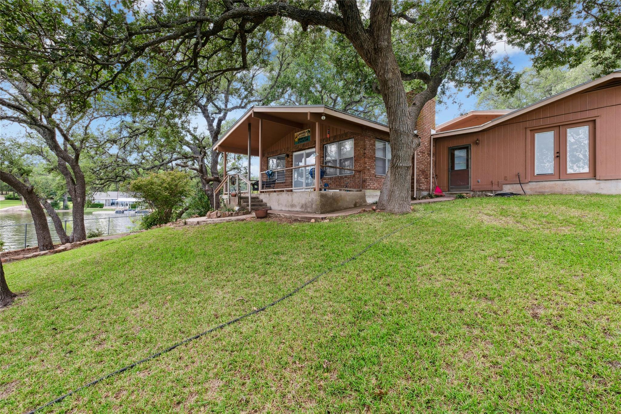 110 Island Lodges Ln, Buchanan Dam, TX 78609