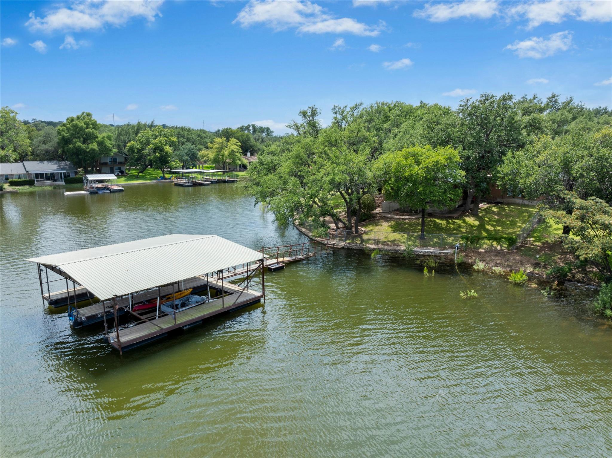110 Island Lodges Ln, Buchanan Dam, TX 78609