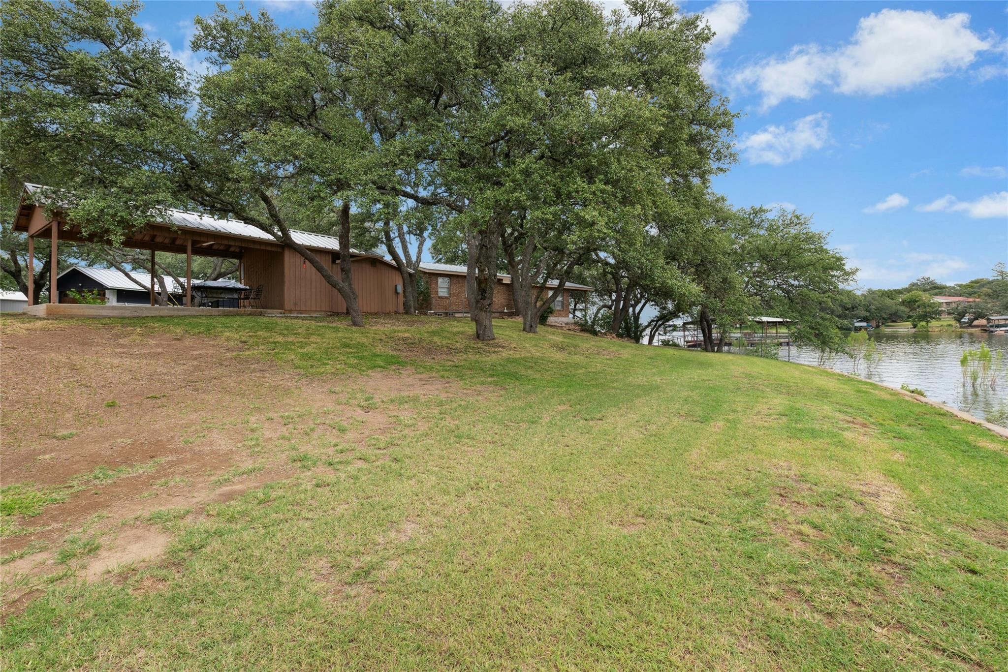 110 Island Lodges Ln, Buchanan Dam, TX 78609