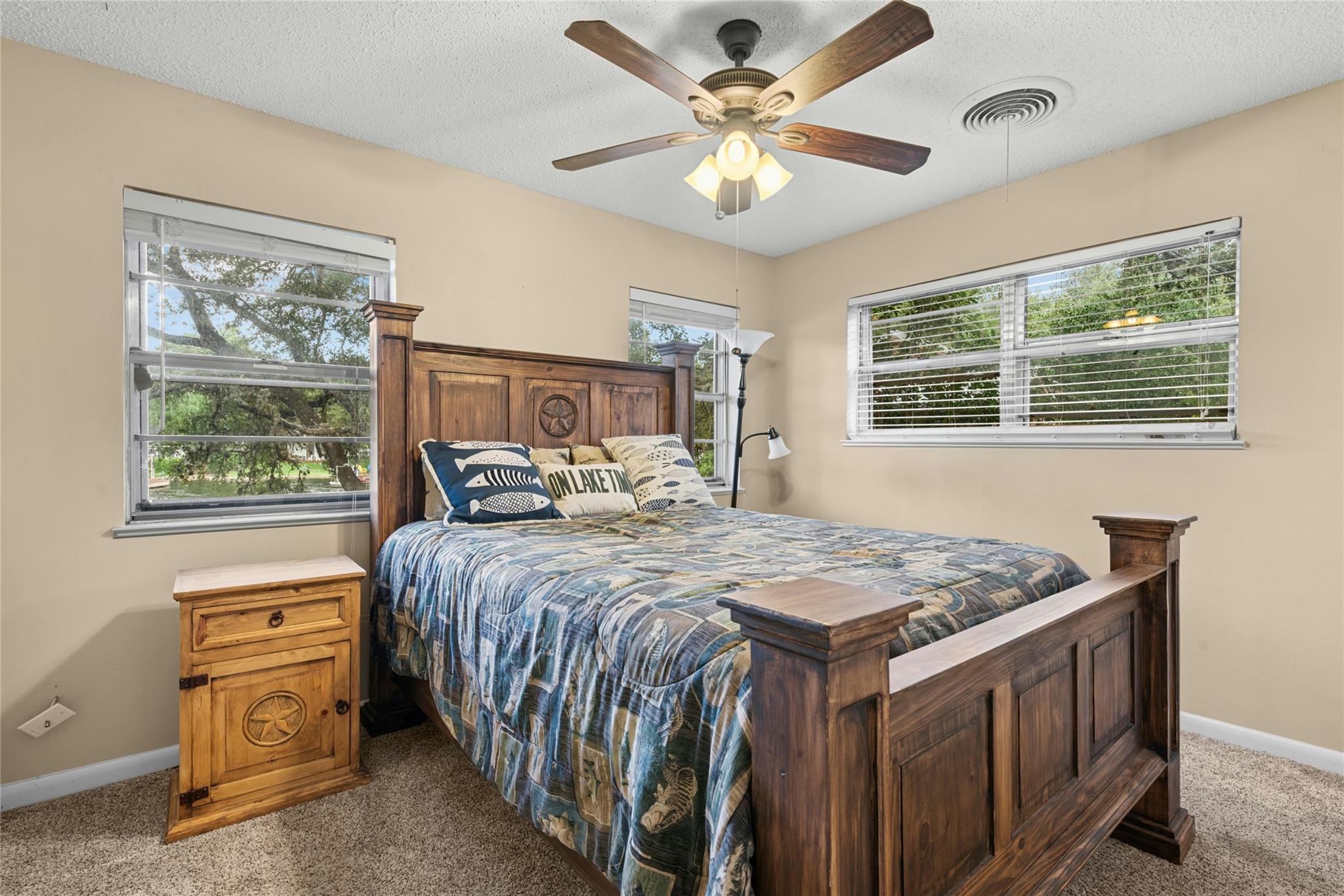 110 Island Lodges Ln, Buchanan Dam, TX 78609