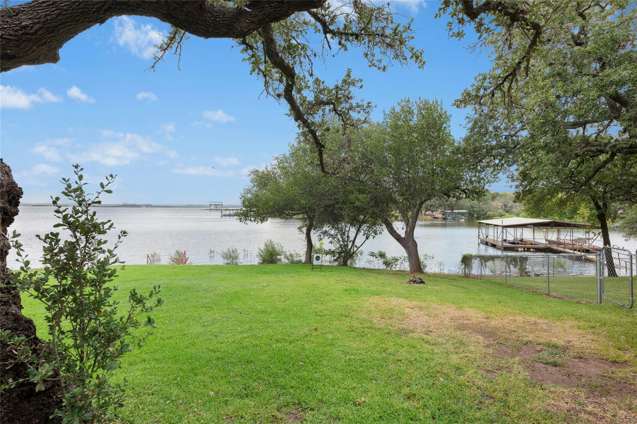 110 Island Lodges Ln, Buchanan Dam, TX 78609