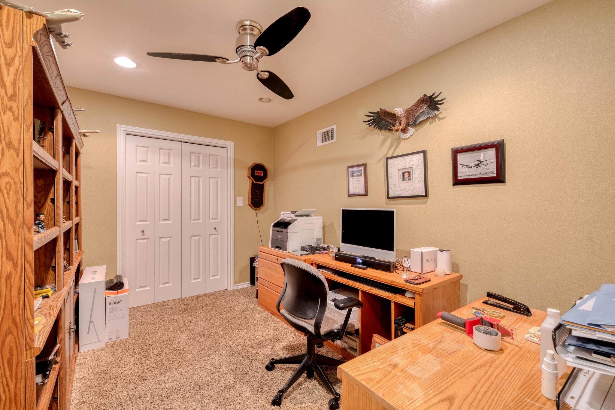 170 Oak Creek Cir, Luling, TX 78648