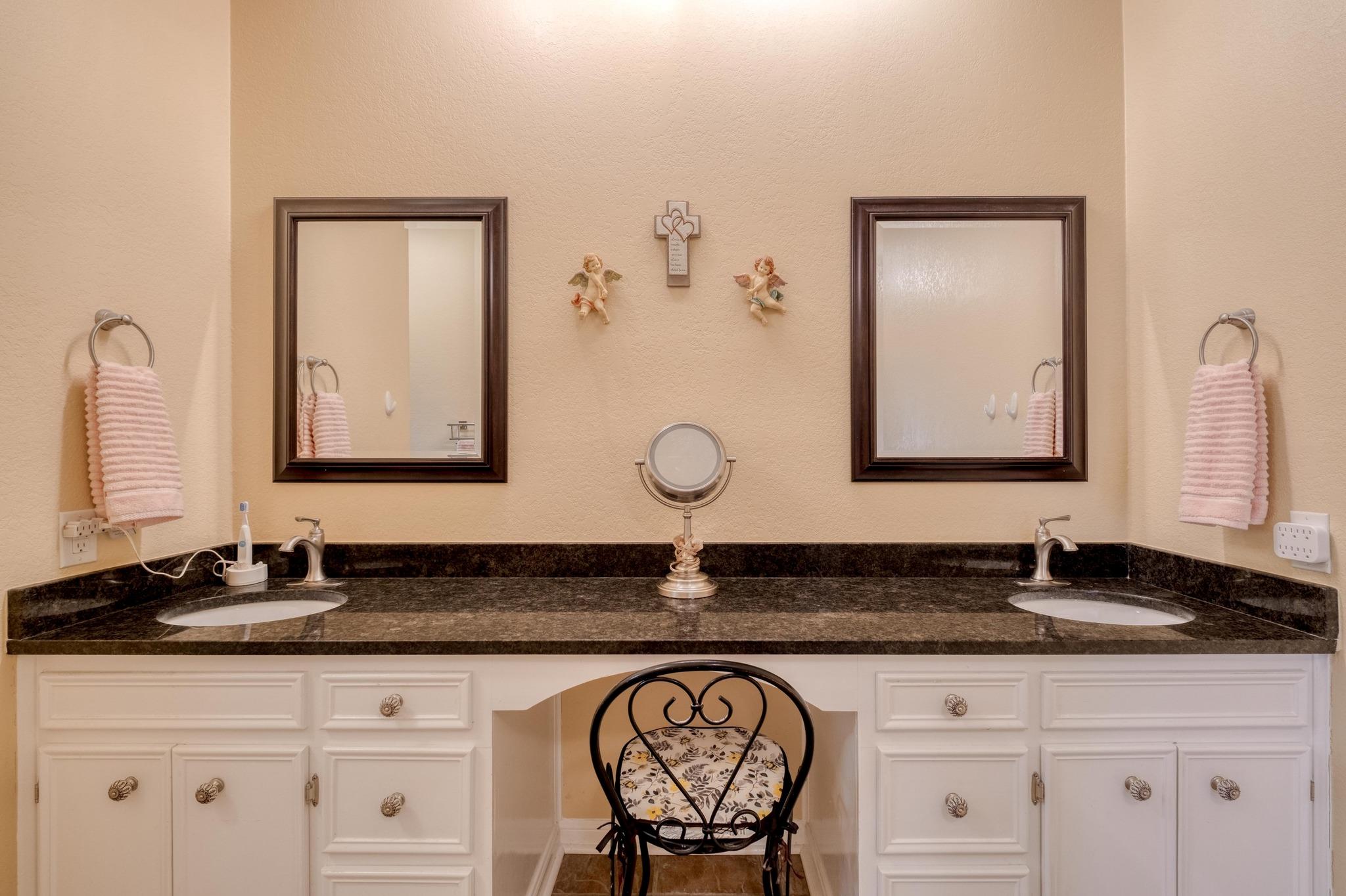 170 Oak Creek Cir, Luling, TX 78648