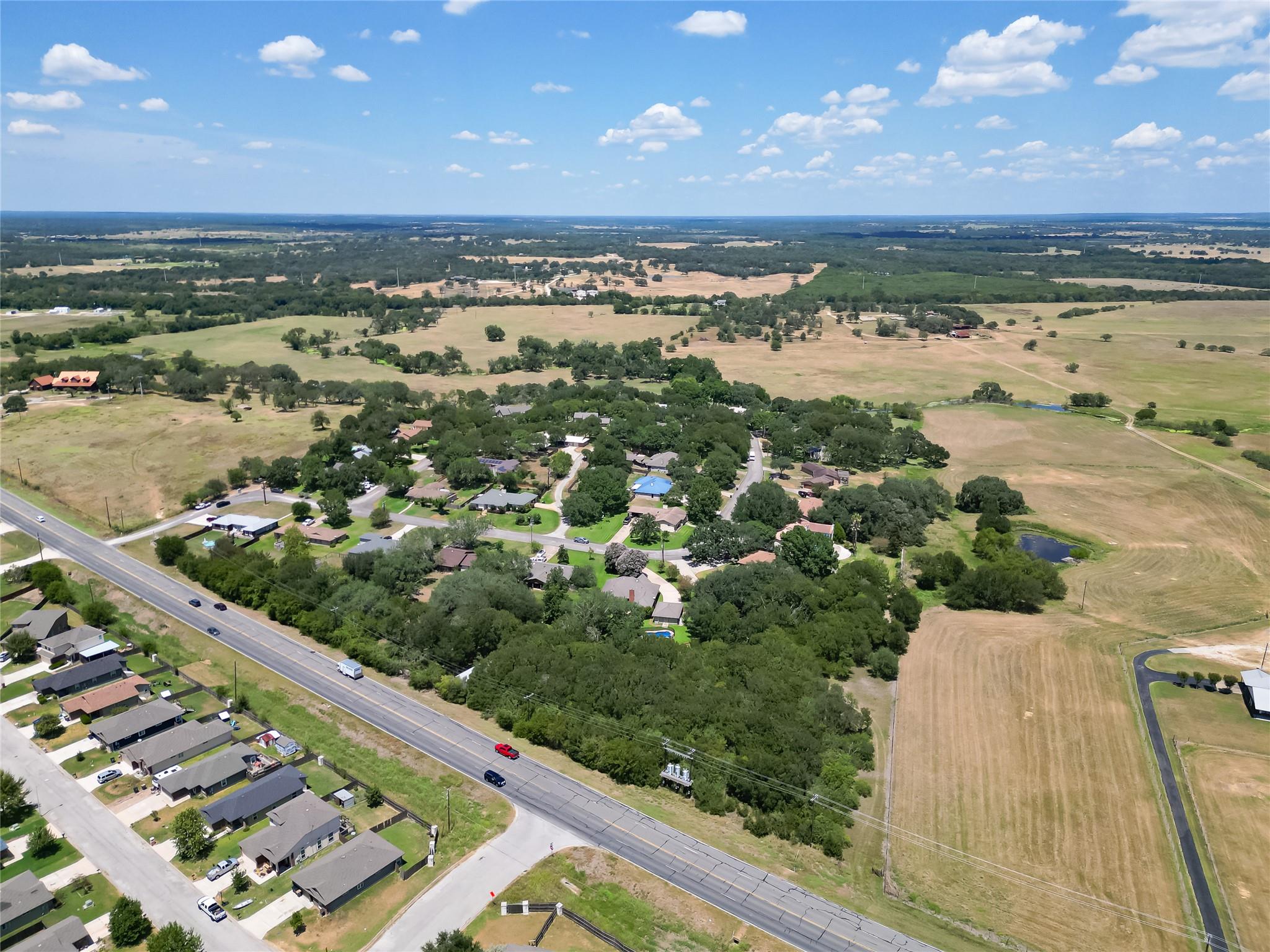 170 Oak Creek Cir, Luling, TX 78648