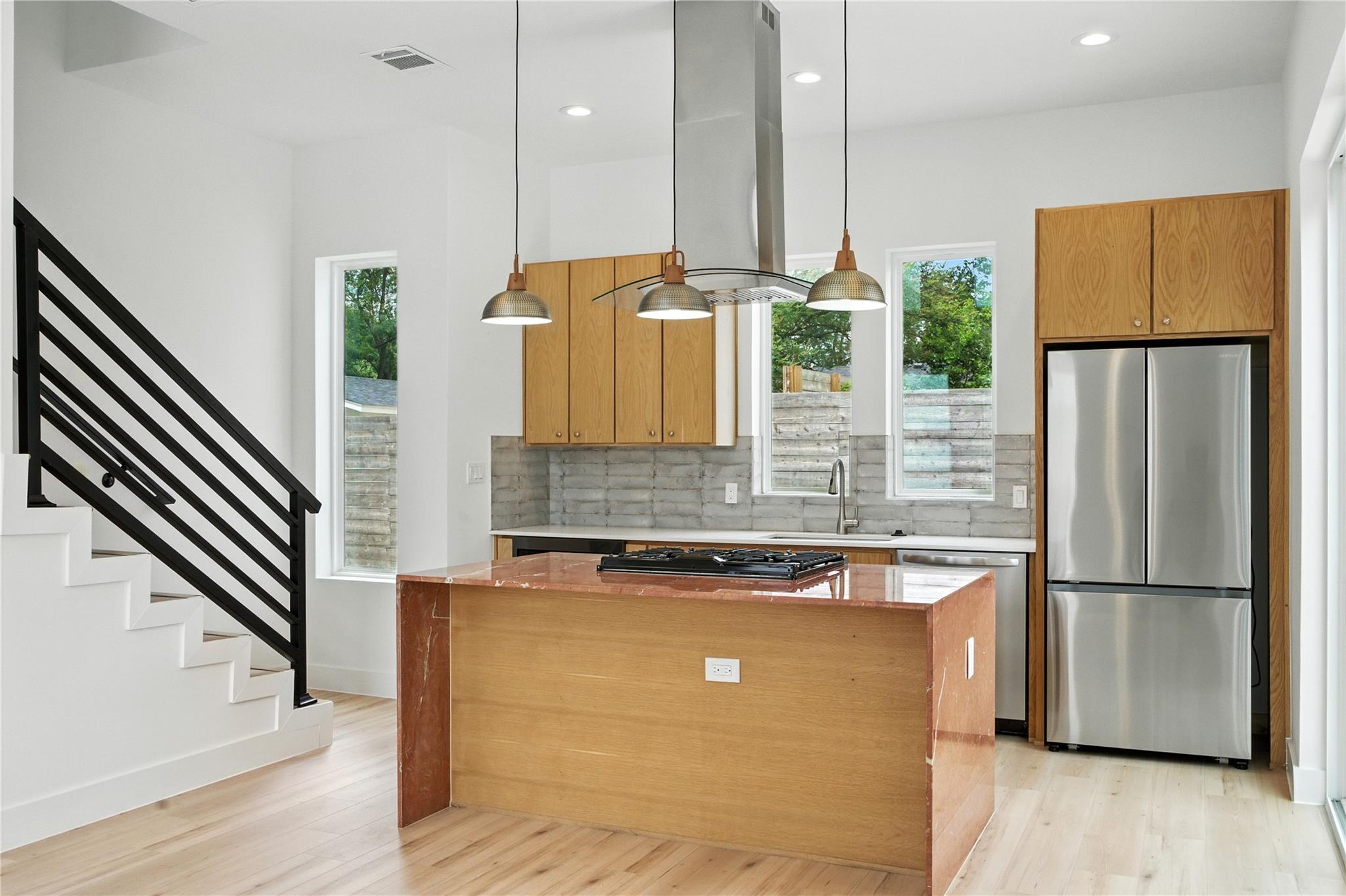 106 W Croslin St # B, Austin, TX 78752