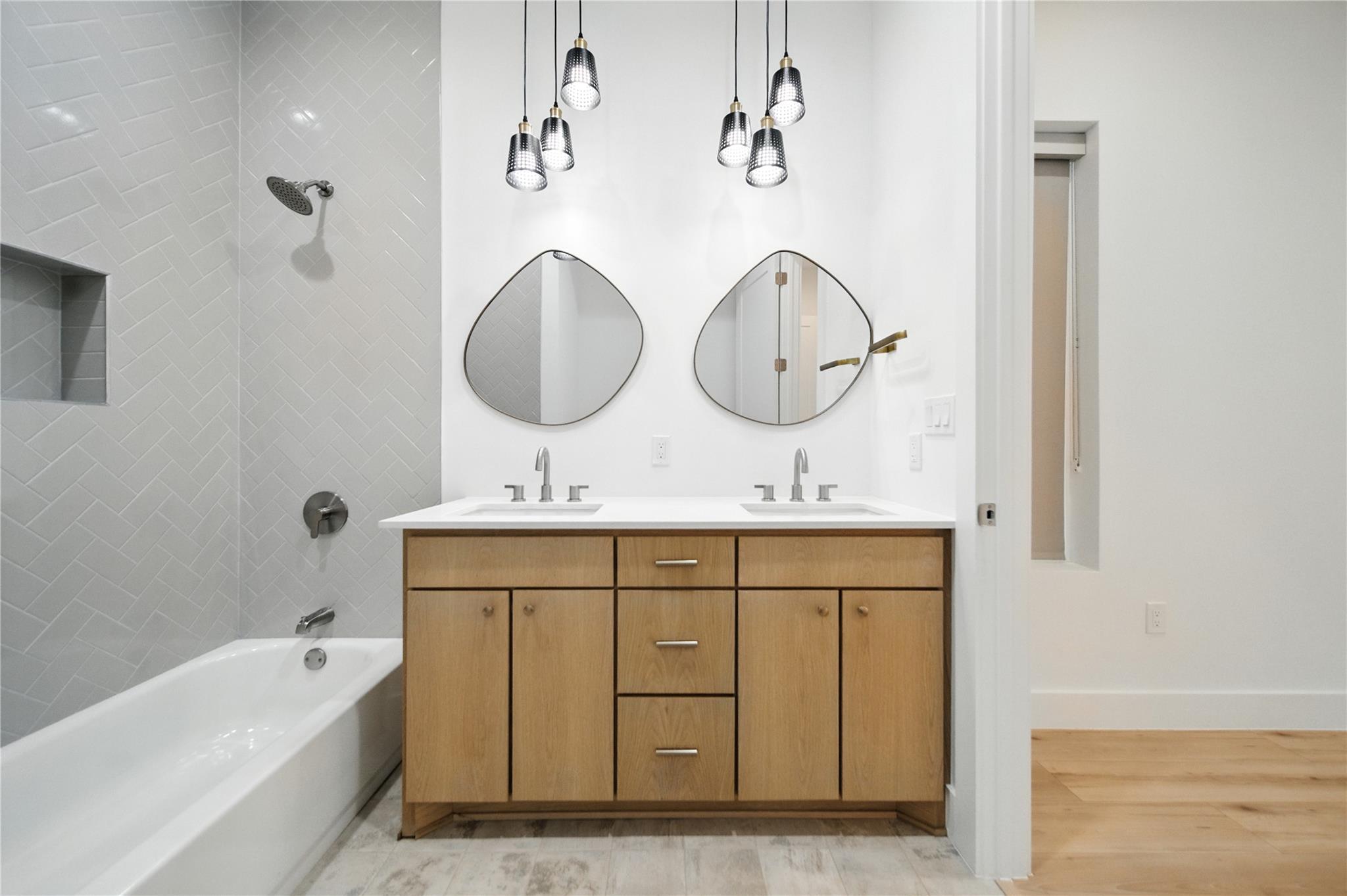 106 W Croslin St # B, Austin, TX 78752