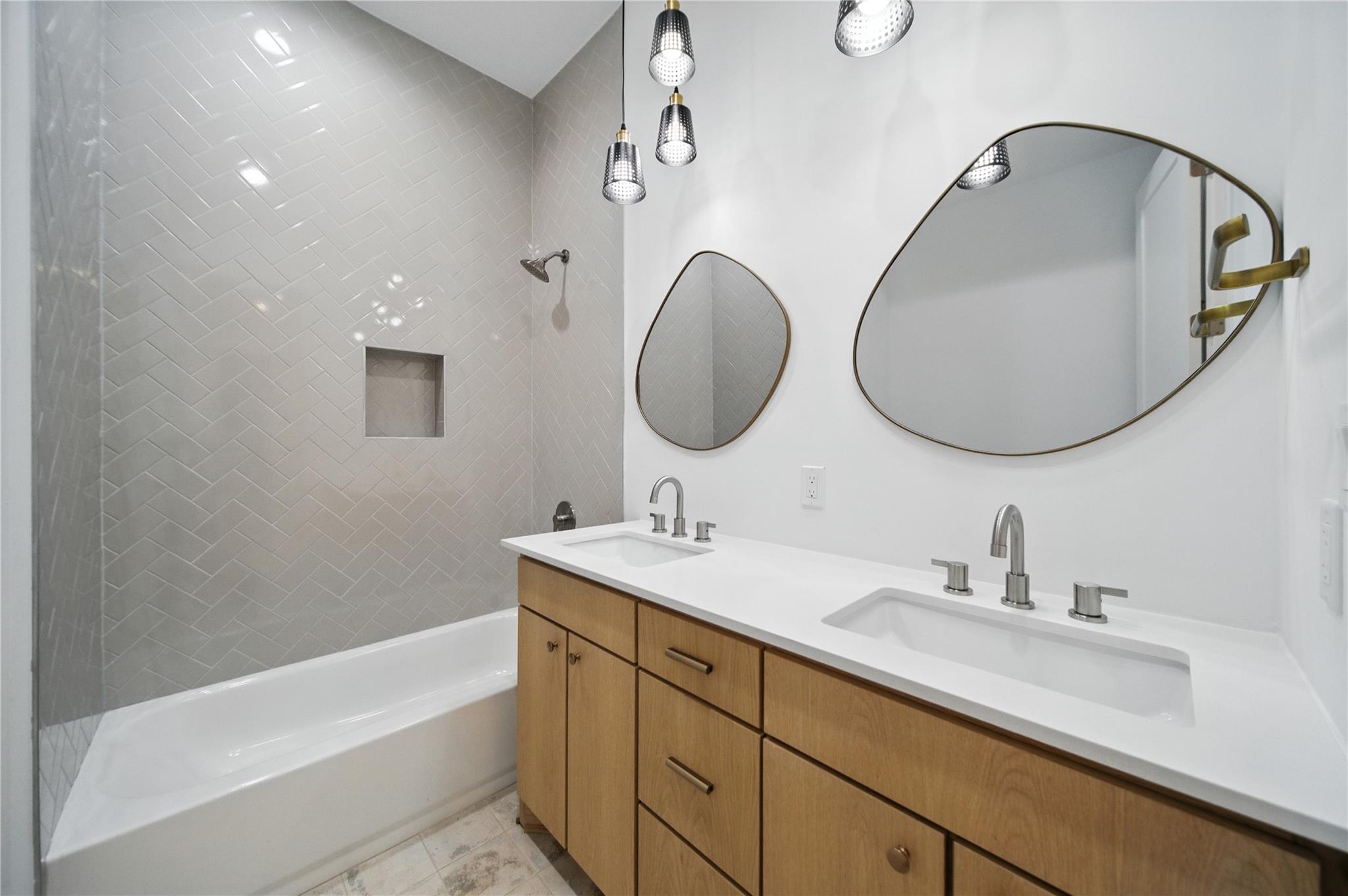 106 W Croslin St # B, Austin, TX 78752