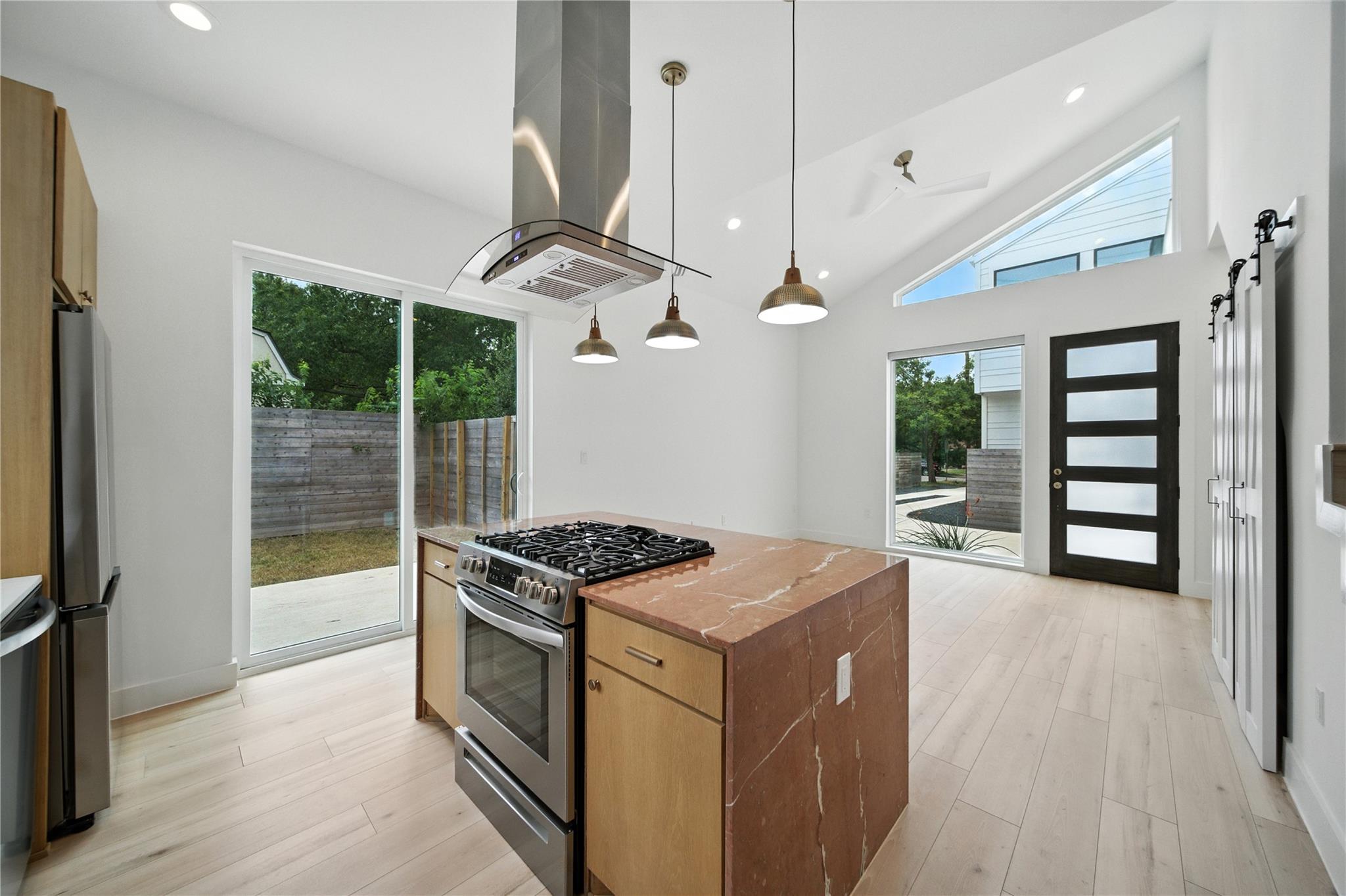 106 W Croslin St # B, Austin, TX 78752