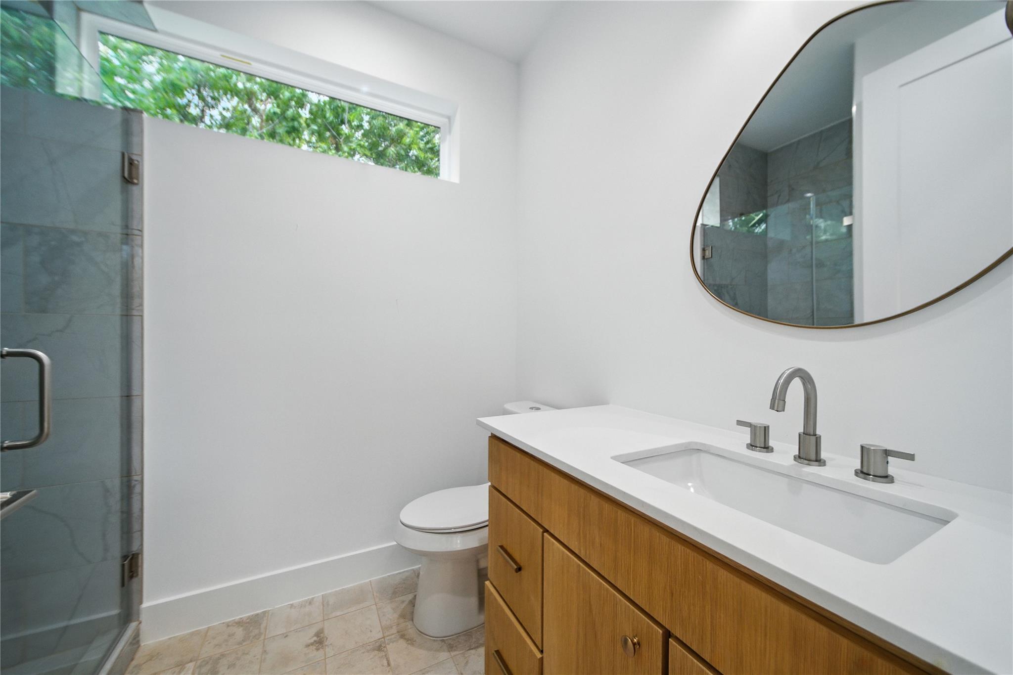 106 W Croslin St # B, Austin, TX 78752