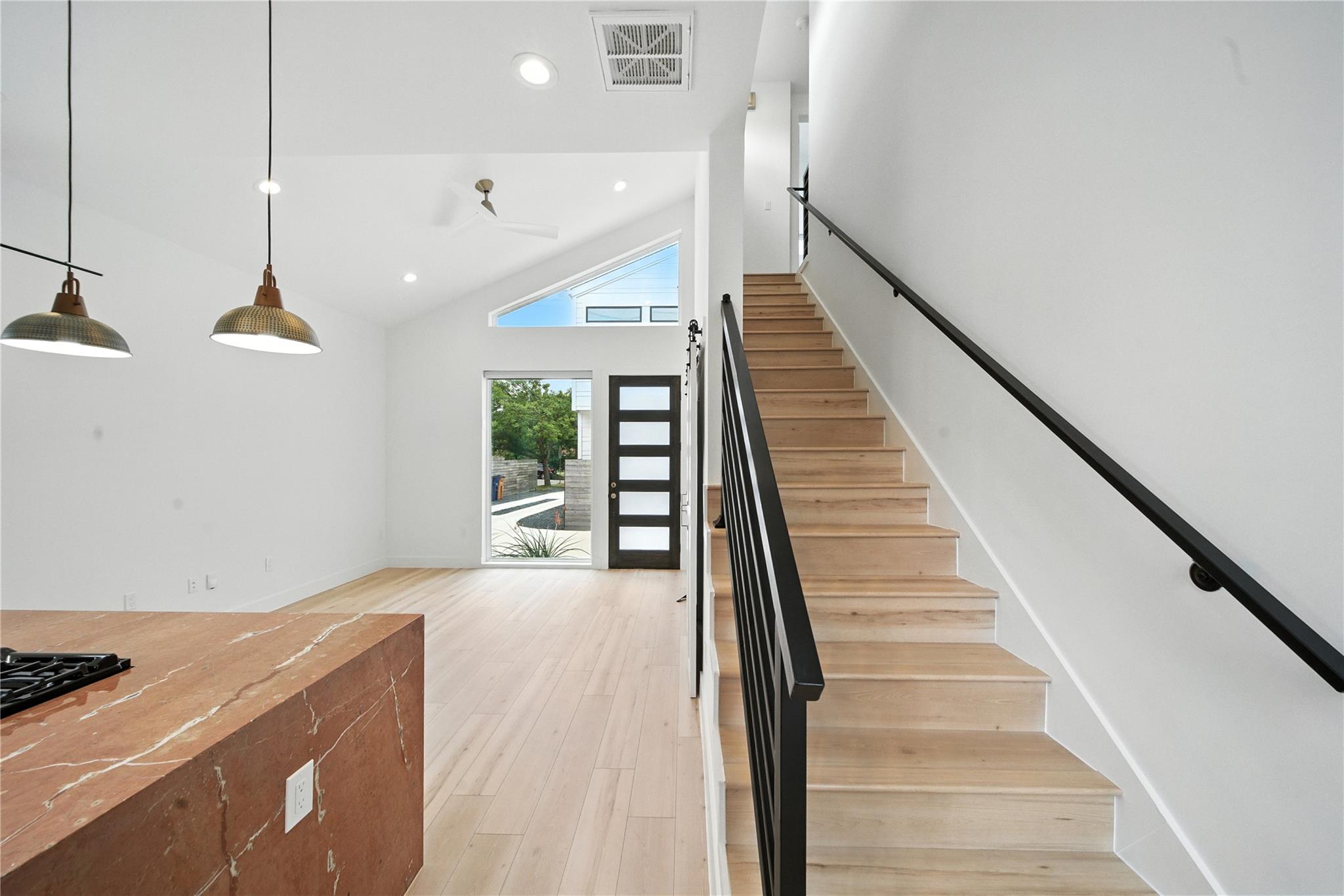 106 W Croslin St # B, Austin, TX 78752