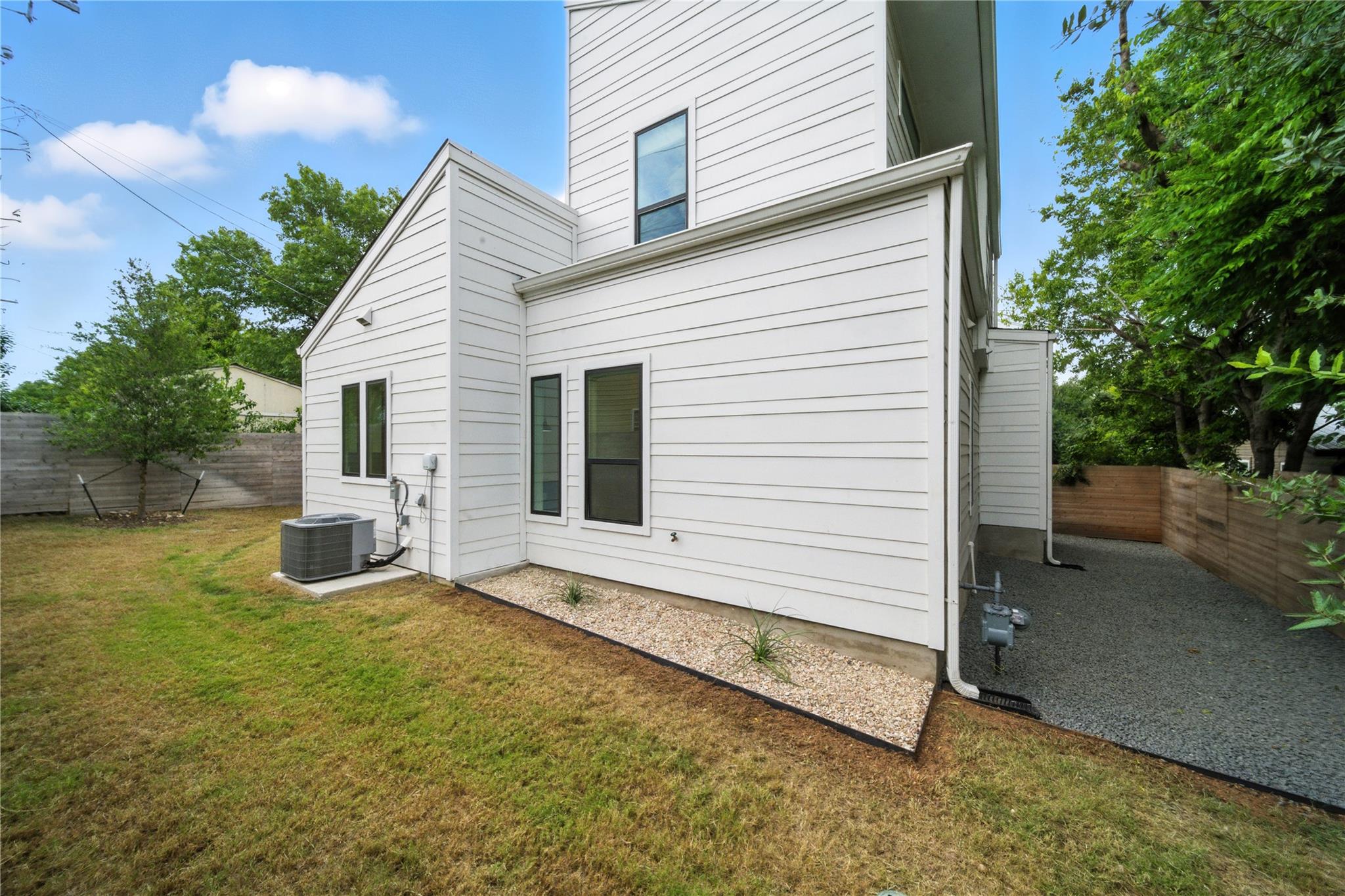 106 W Croslin St # B, Austin, TX 78752