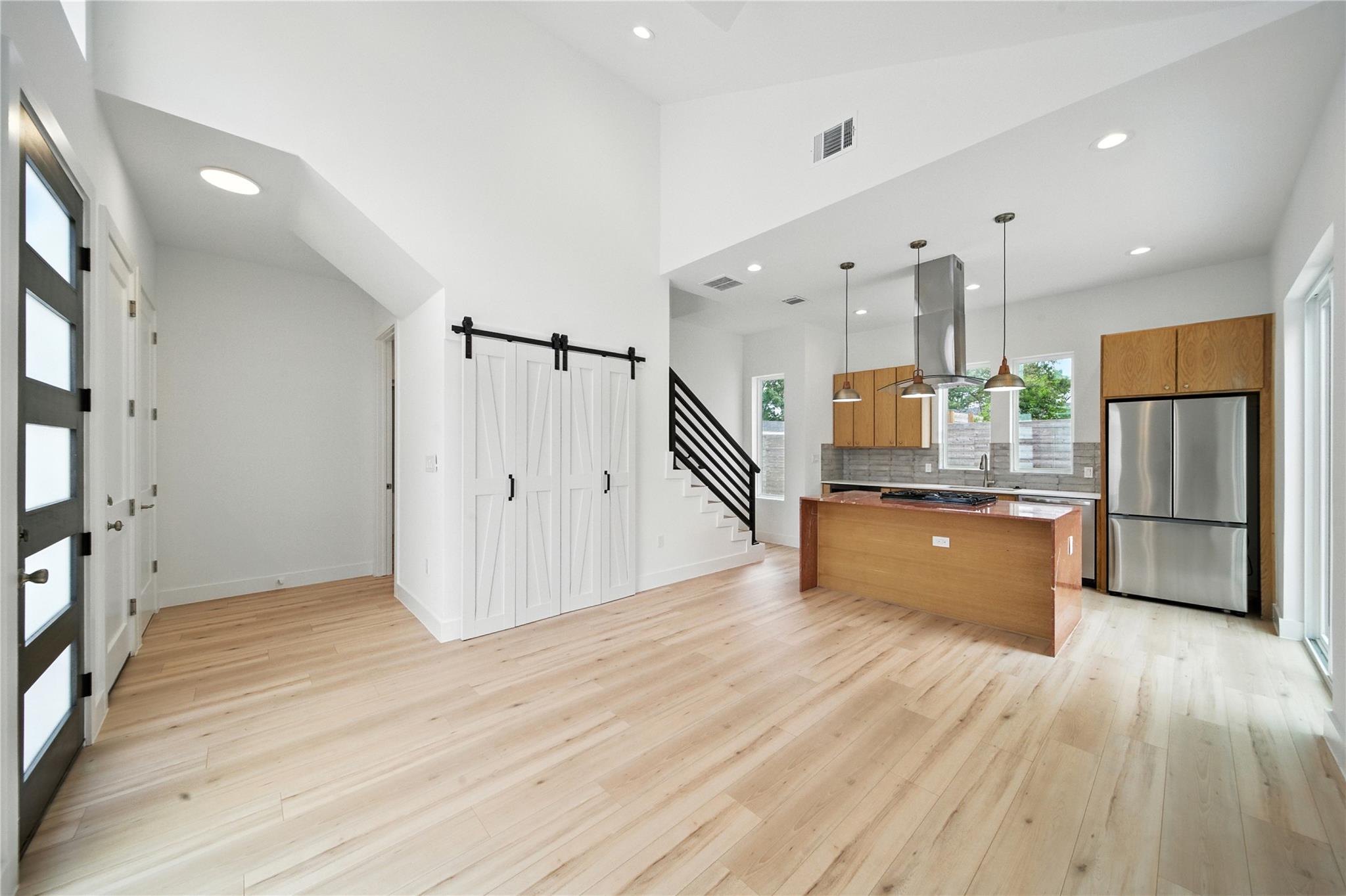 106 W Croslin St # B, Austin, TX 78752