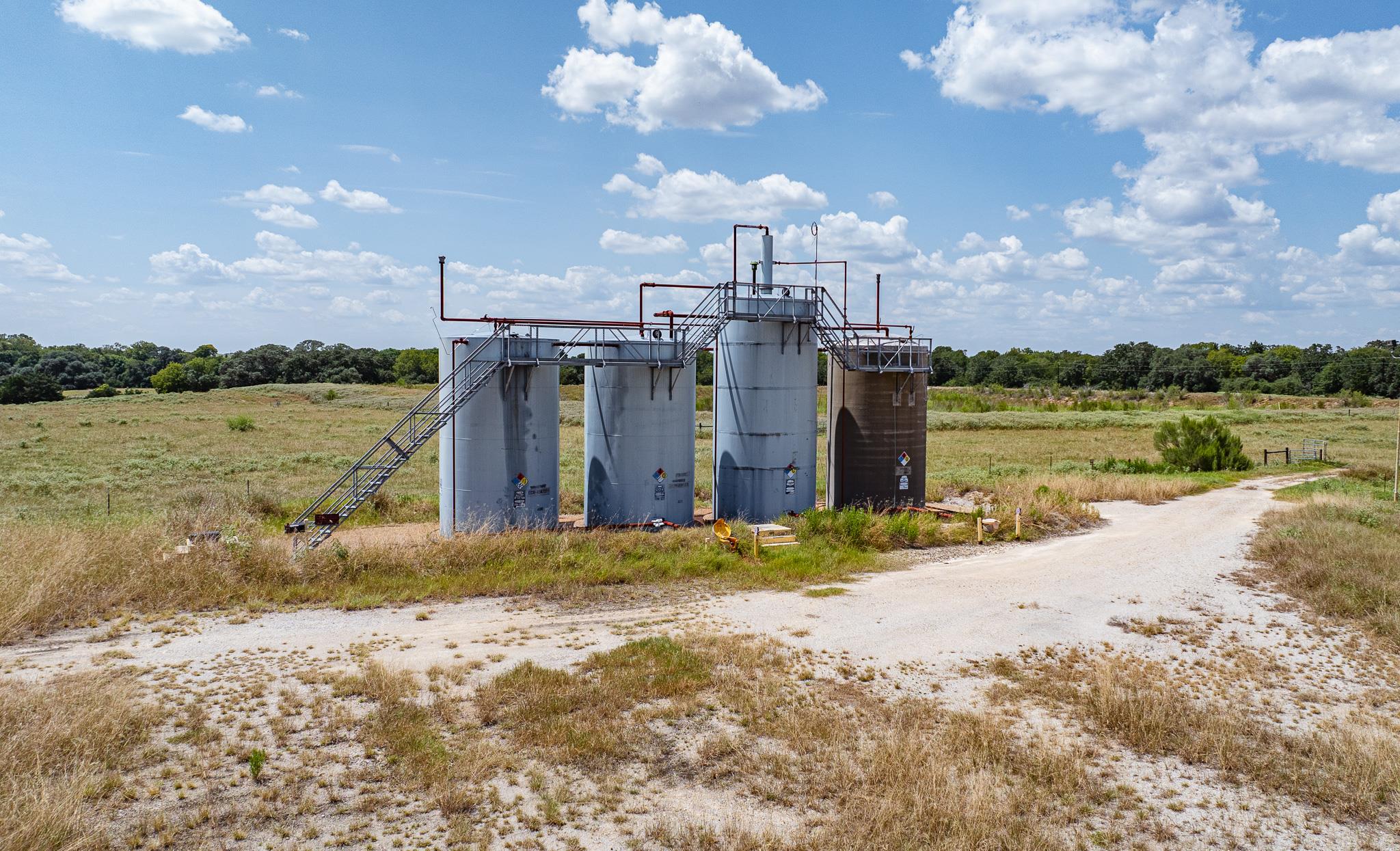 2210 Hermis Rd, Schulenburg, TX 78956