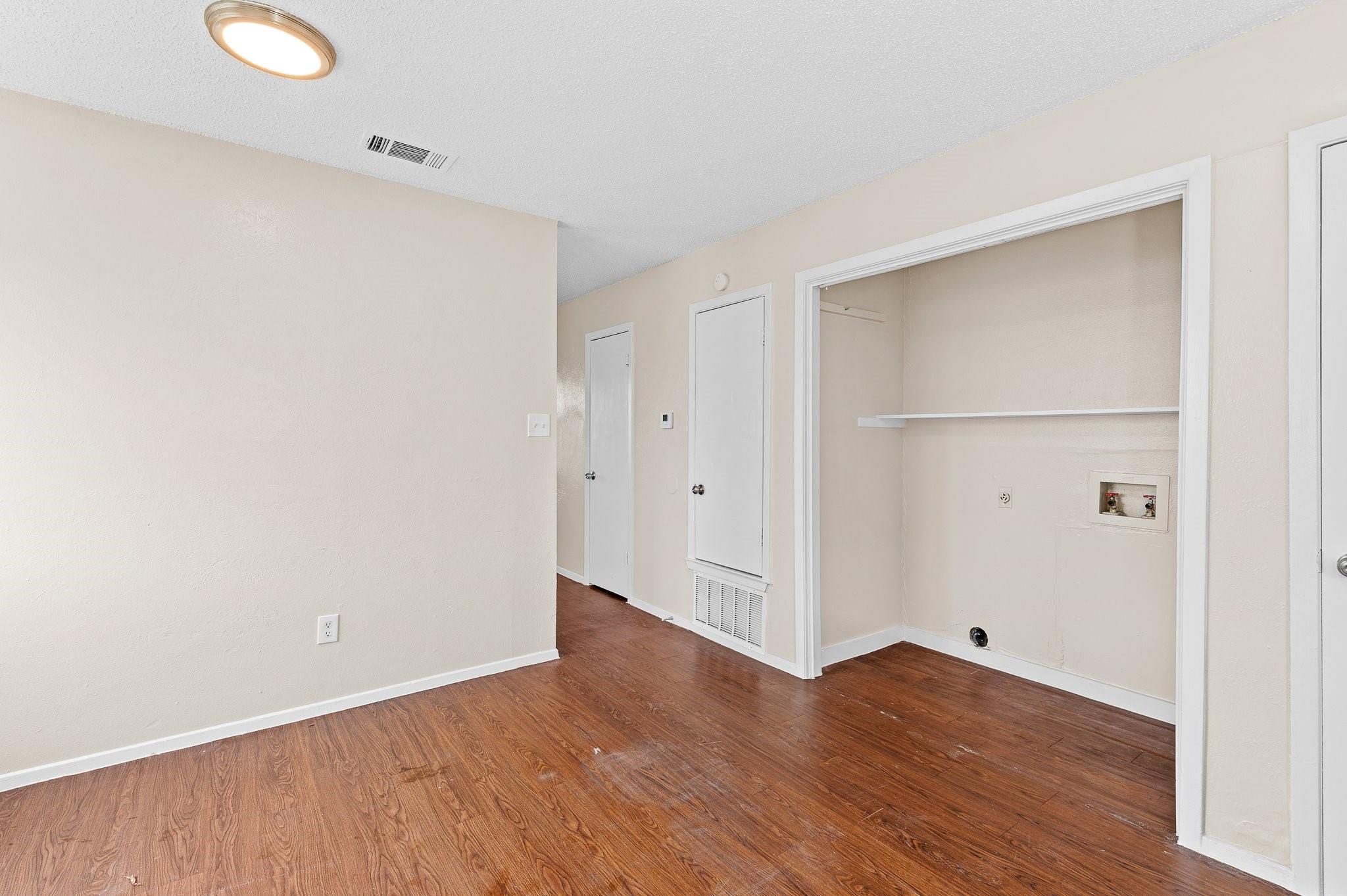 8412 Garcreek Cir # D, Austin, TX 78724