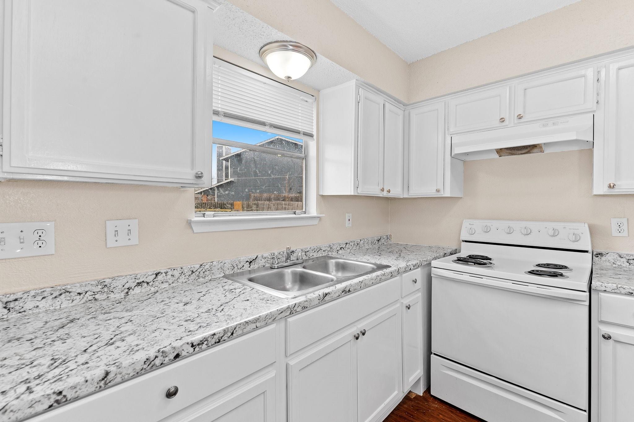 8412 Garcreek Cir # D, Austin, TX 78724