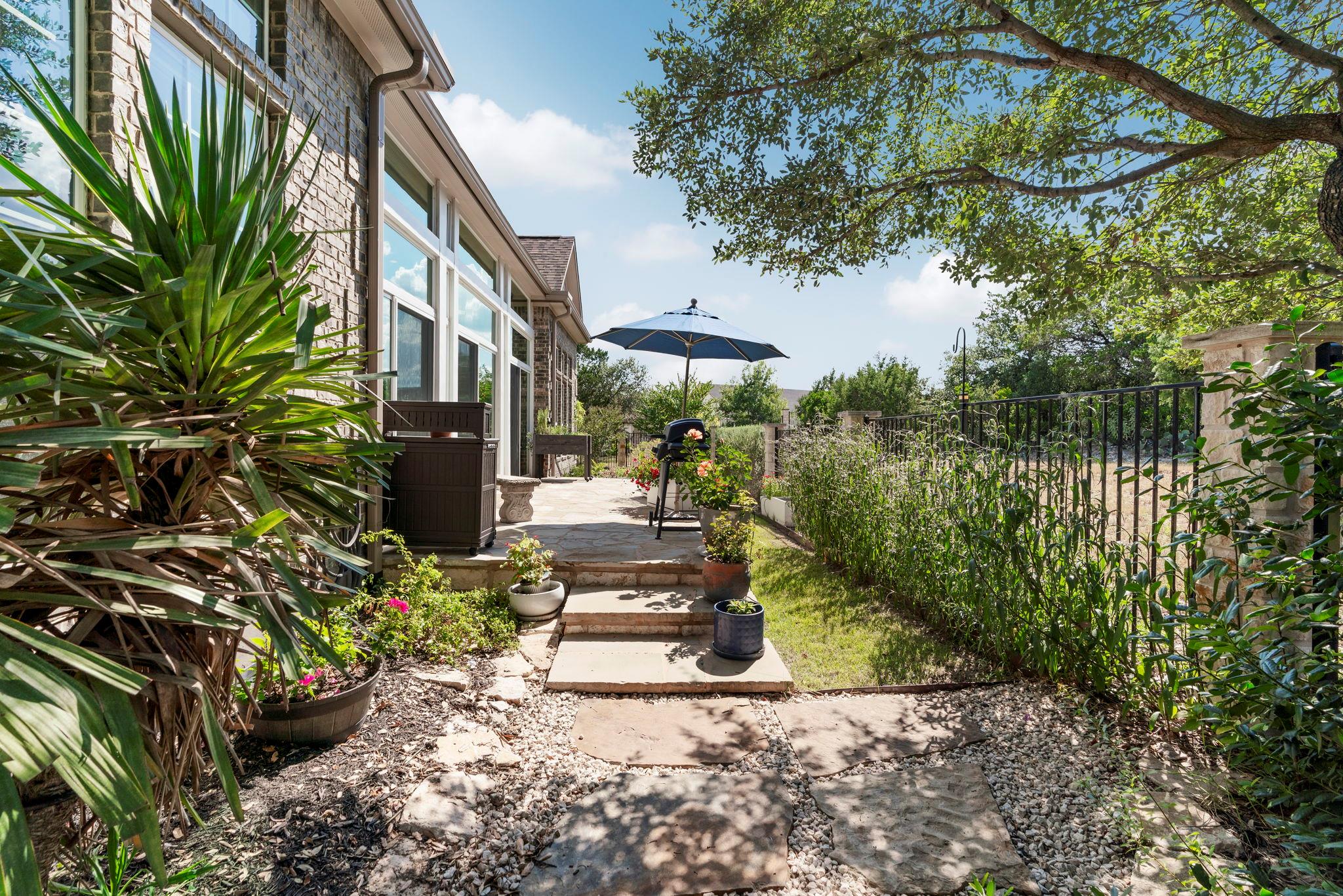 109 Learning Elm Dr, San Marcos, TX 78666