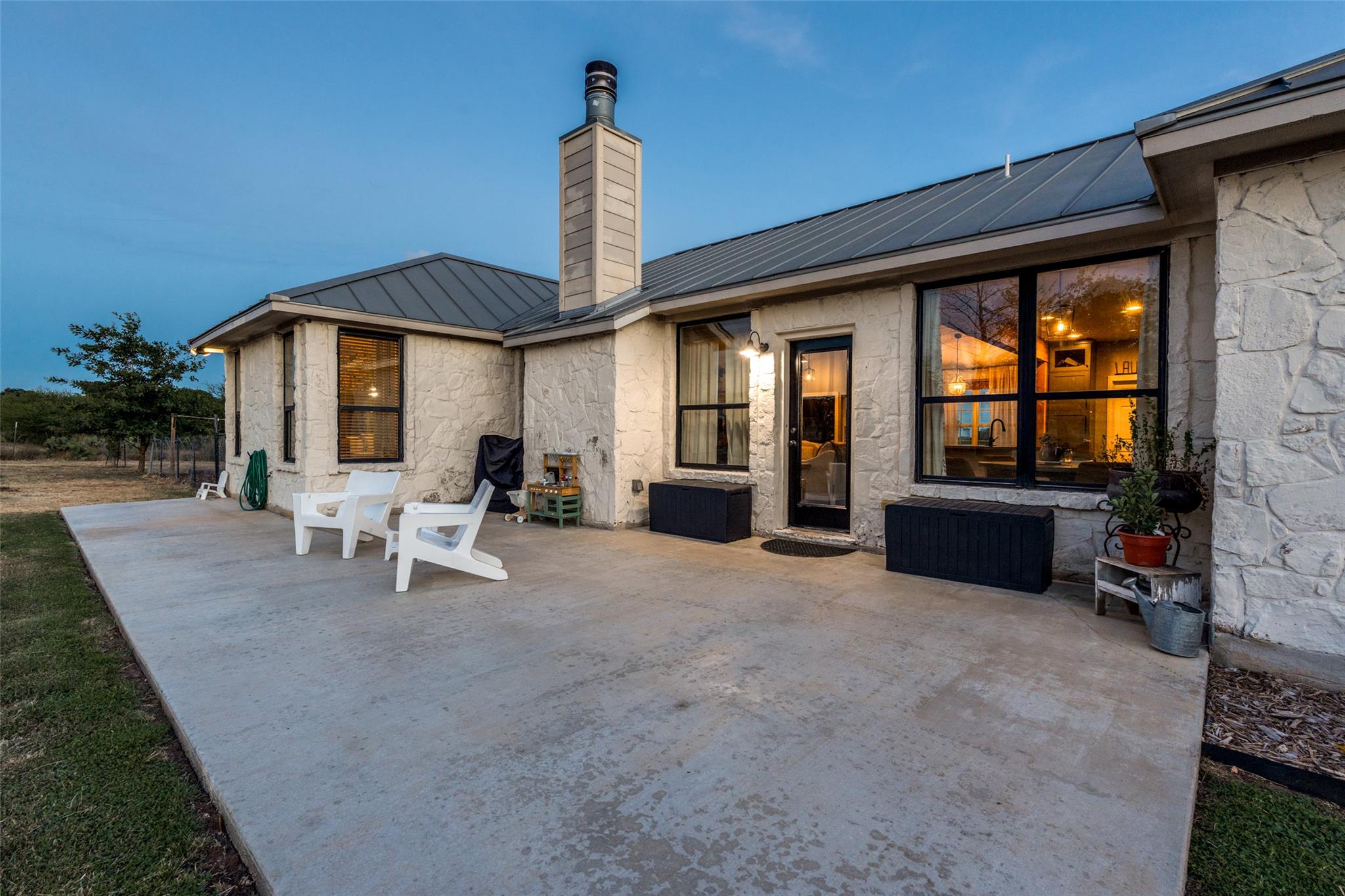 2425 Oak Valley Dr, New Braunfels, TX 78132