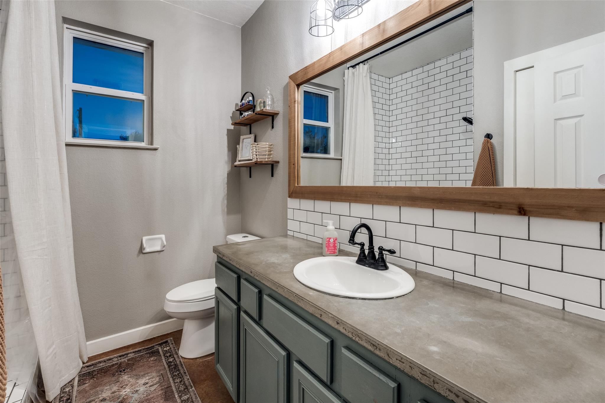 2425 Oak Valley Dr, New Braunfels, TX 78132