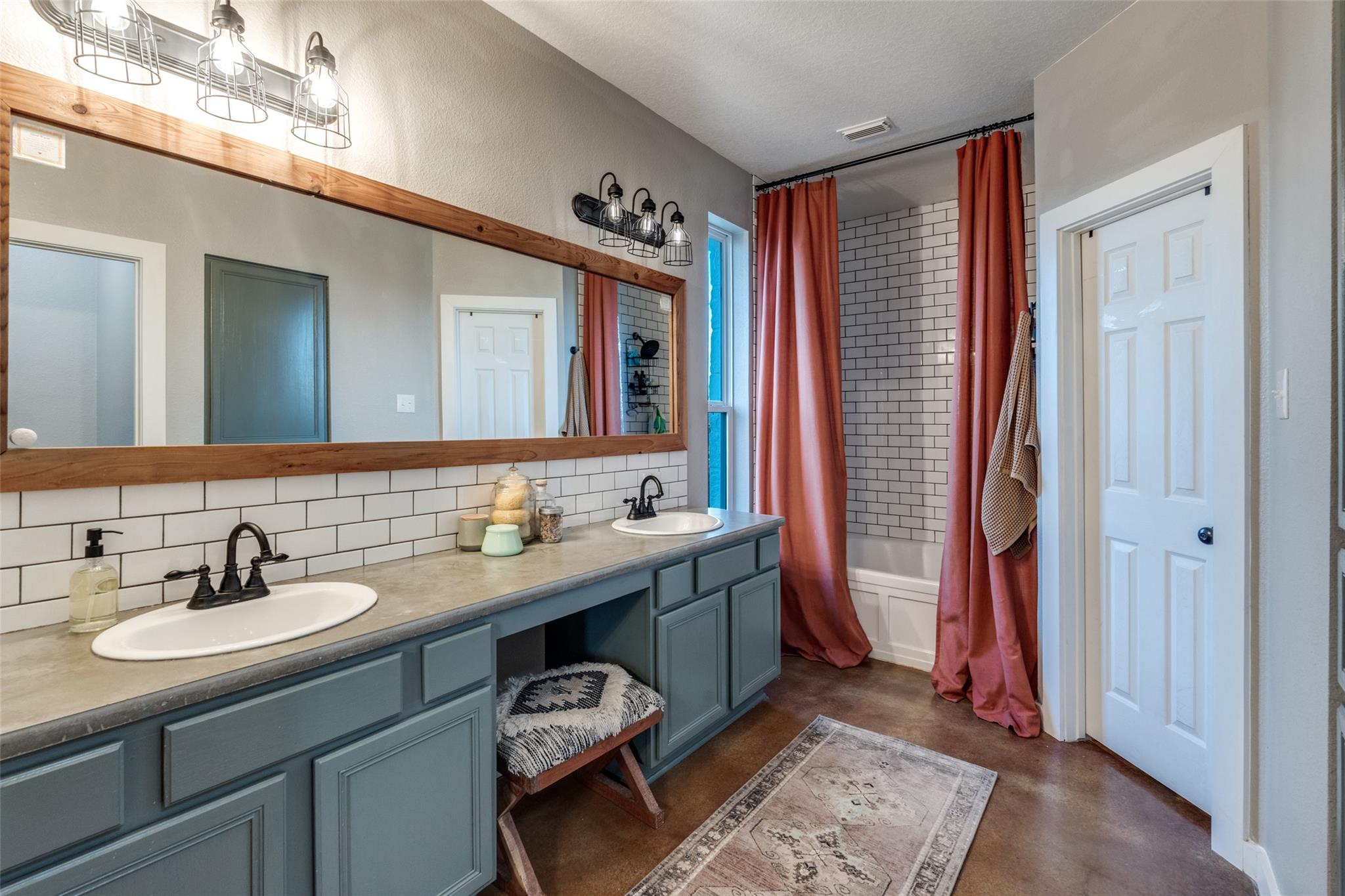 2425 Oak Valley Dr, New Braunfels, TX 78132