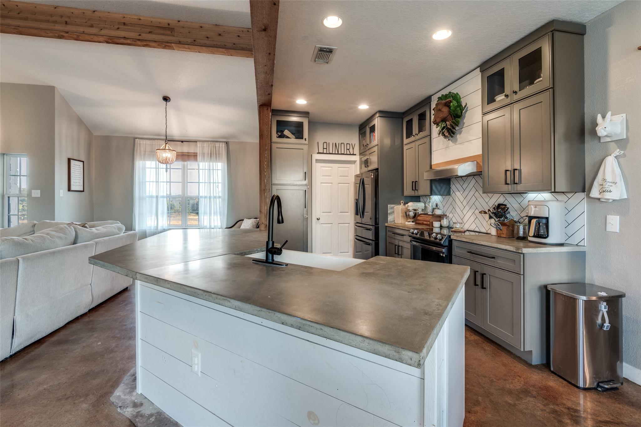 2425 Oak Valley Dr, New Braunfels, TX 78132