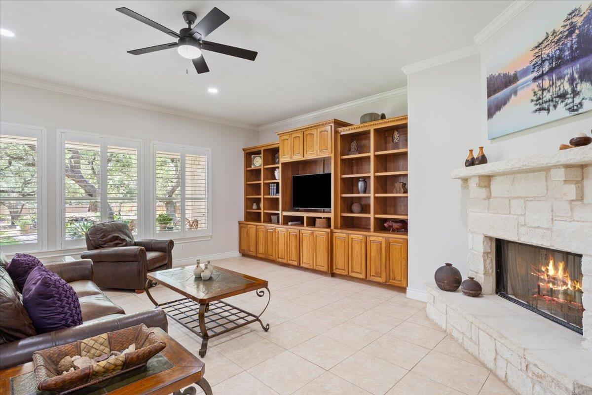 521 Buena Vista Dr, Georgetown, TX 78633