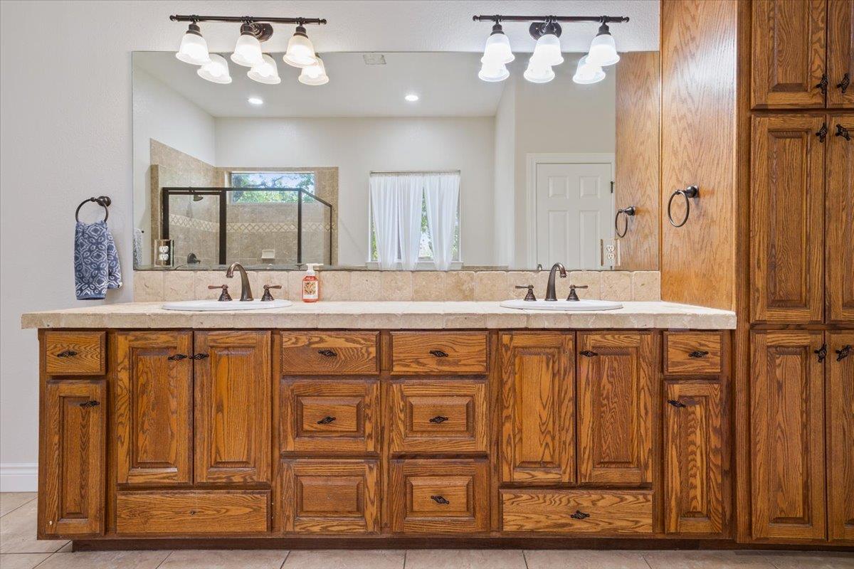 521 Buena Vista Dr, Georgetown, TX 78633