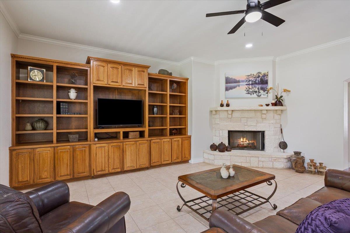 521 Buena Vista Dr, Georgetown, TX 78633