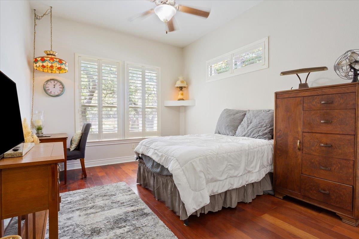 521 Buena Vista Dr, Georgetown, TX 78633