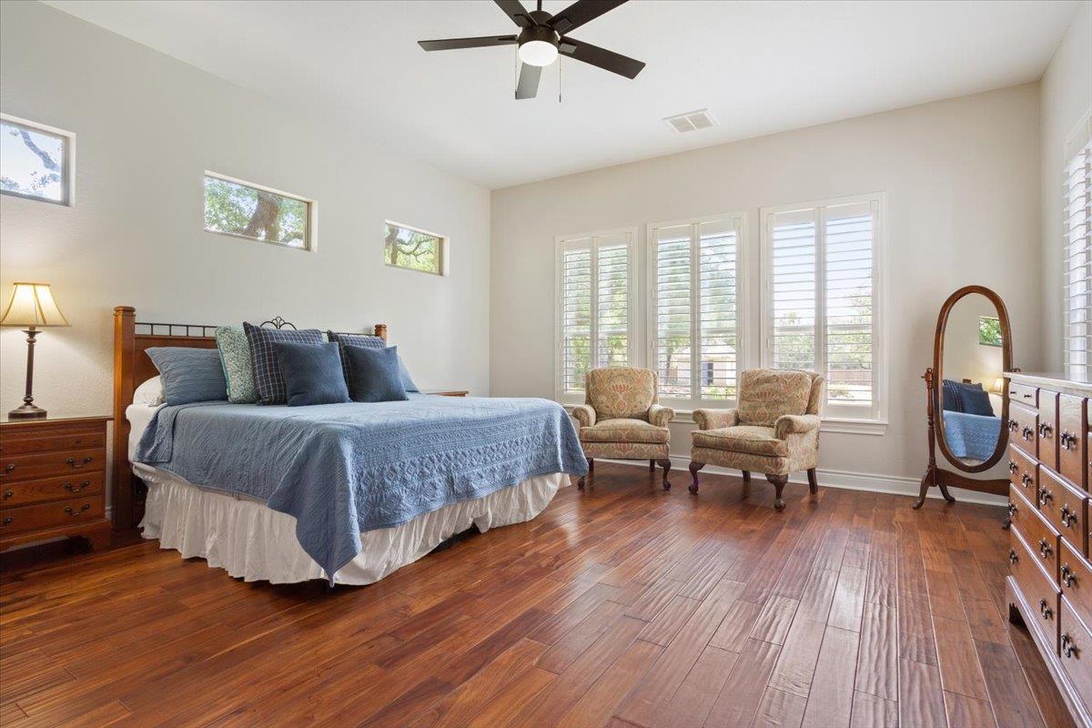 521 Buena Vista Dr, Georgetown, TX 78633