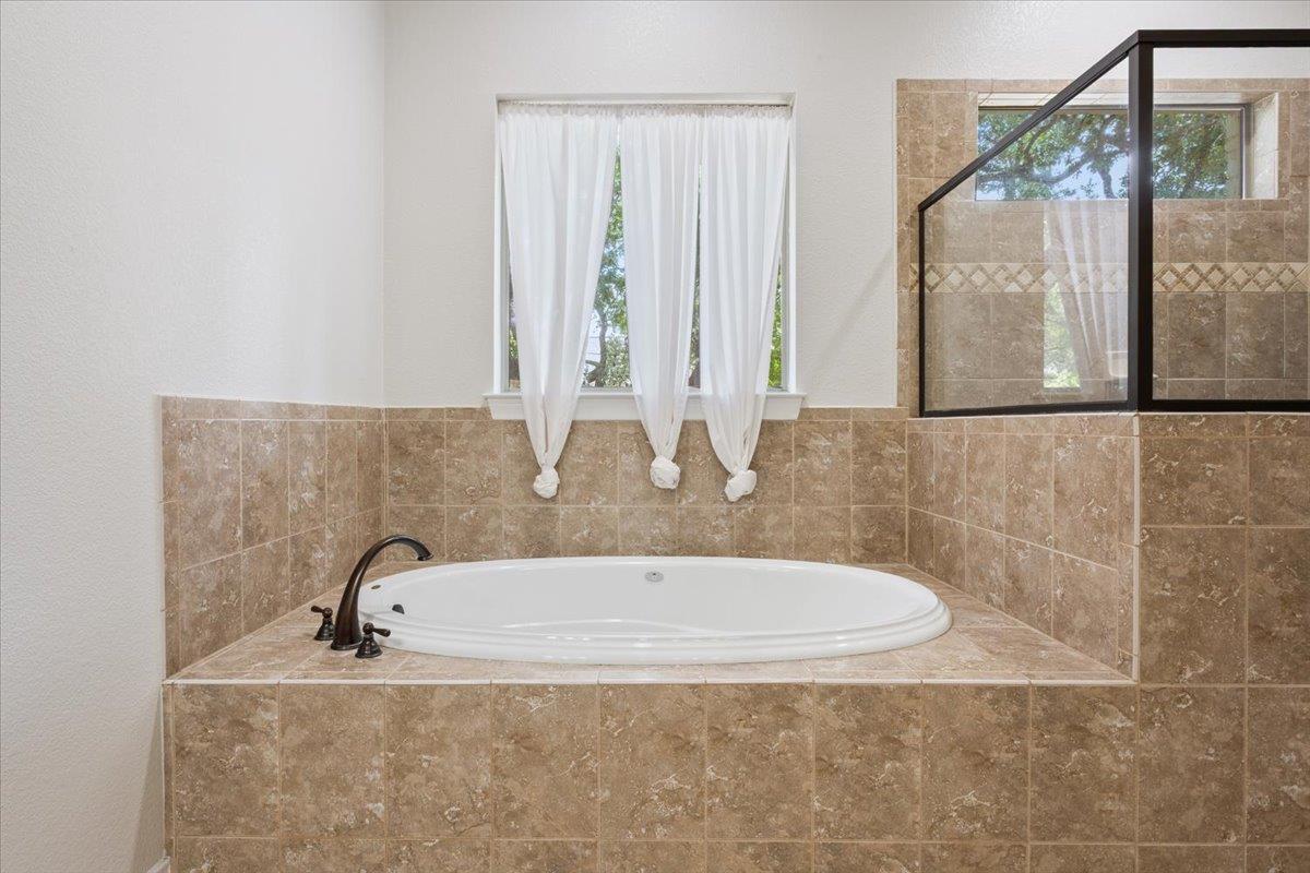 521 Buena Vista Dr, Georgetown, TX 78633