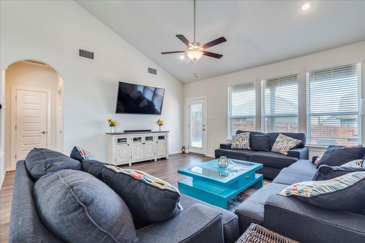 279 Beechnut Dr, Buda, TX 78610