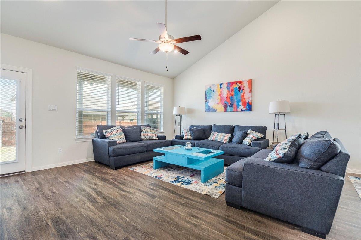 279 Beechnut Dr, Buda, TX 78610