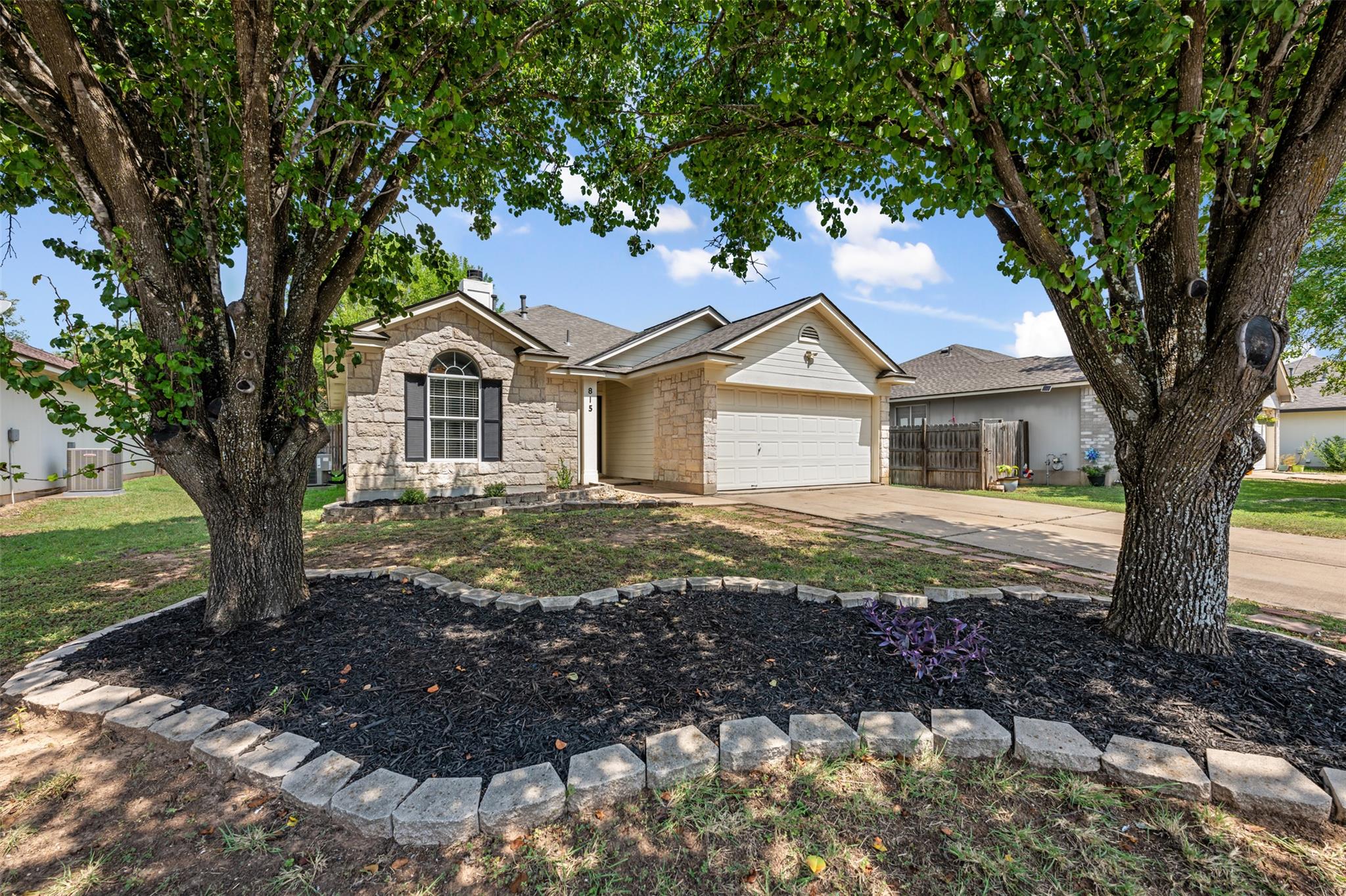 815 Sonny Dr, Leander, TX 78641