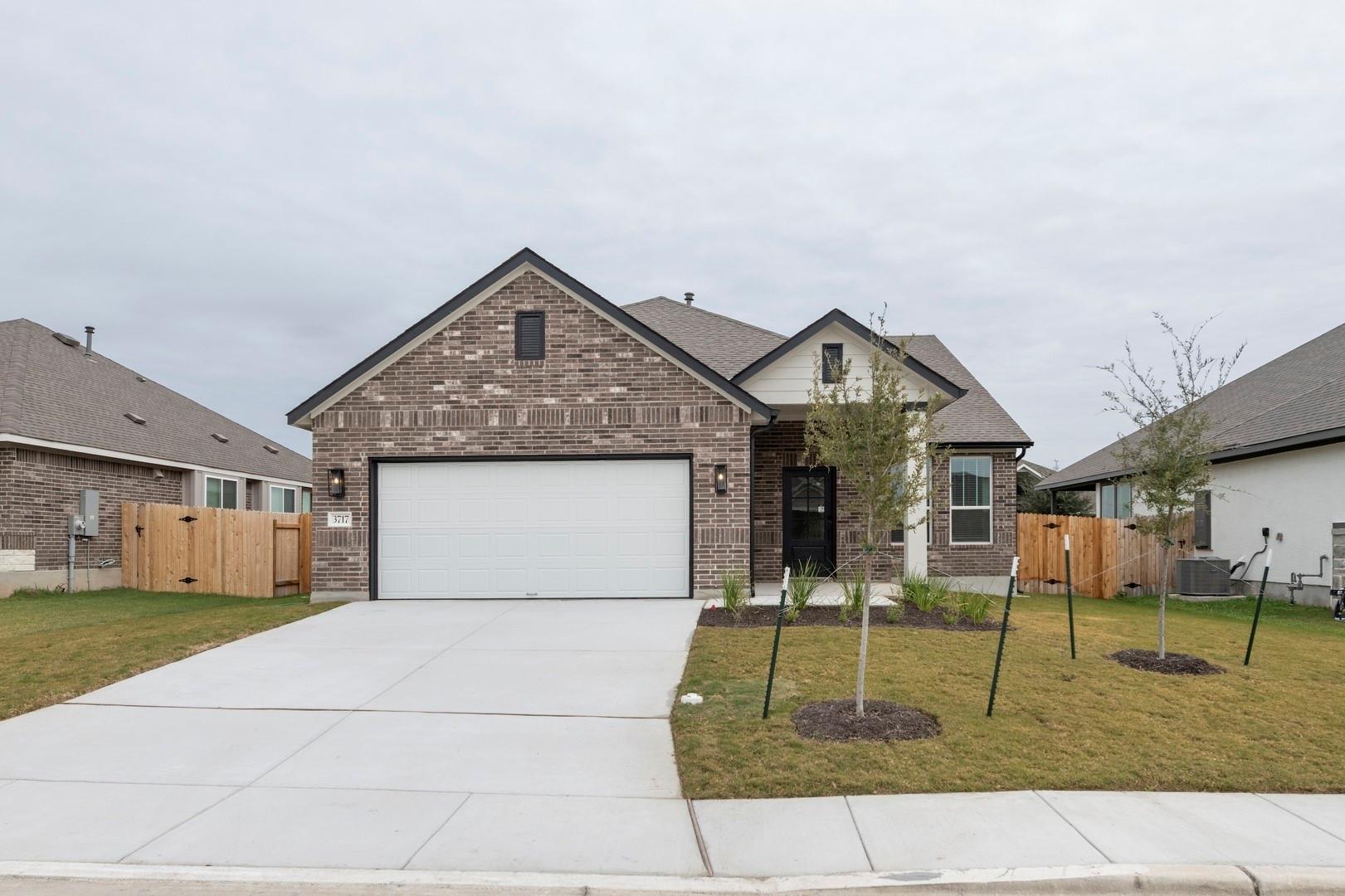 3717 Pin Oak Hills, Seguin, TX 78155